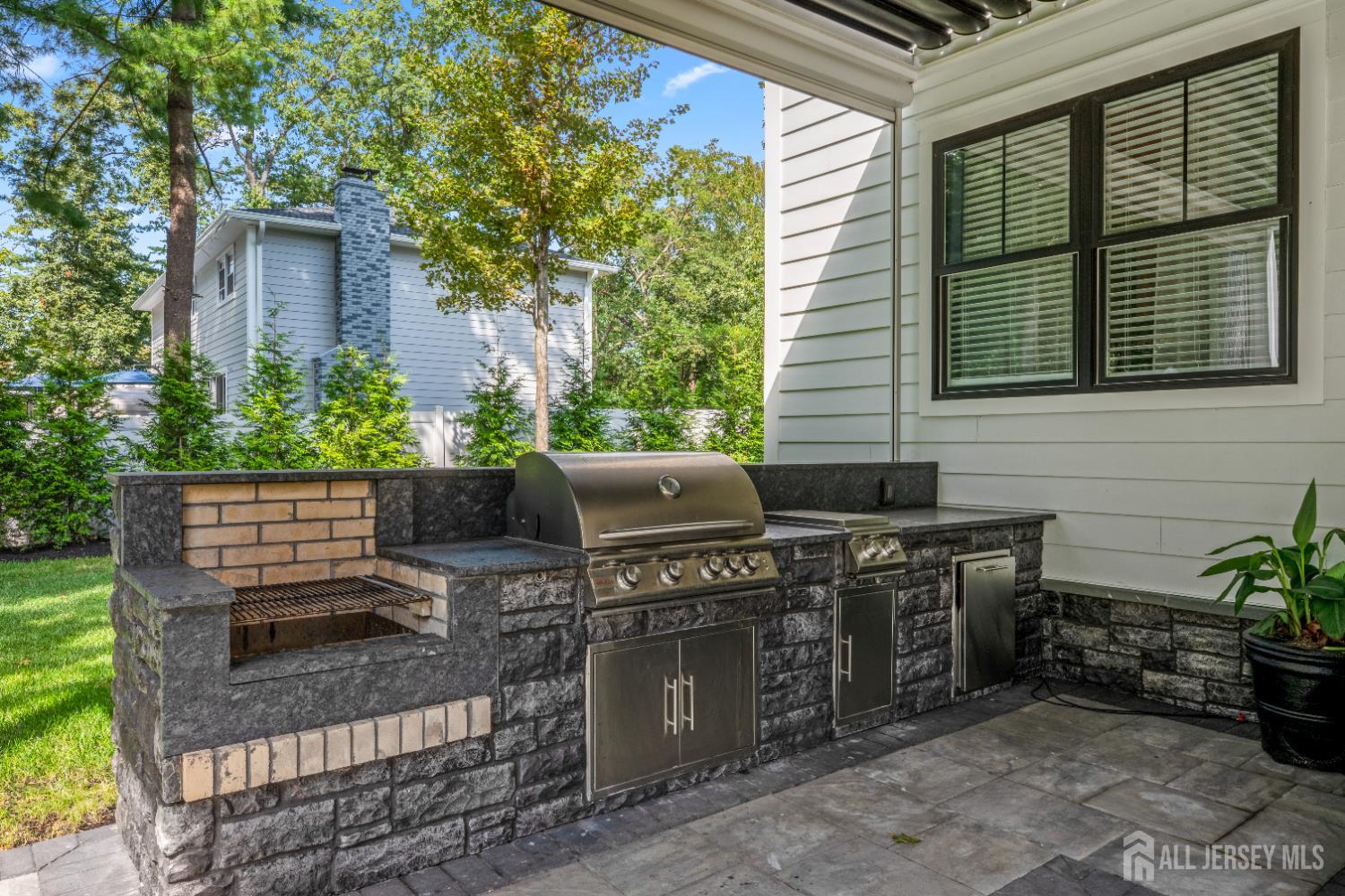 East Brunswick, New Jersey, 08816, United States, 5 Bedrooms Bedrooms, ,6 BathroomsBathrooms,Residential,Active,1946514