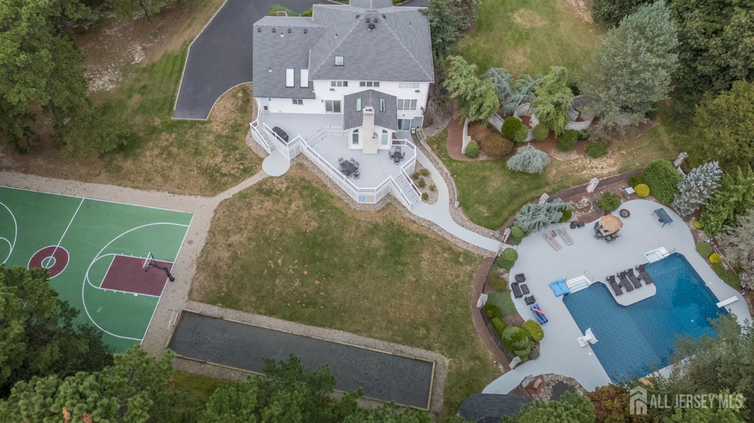 Manalapan, New Jersey, 07726, United States, 6 Bedrooms Bedrooms, ,4 BathroomsBathrooms,Residential,Active,1929408