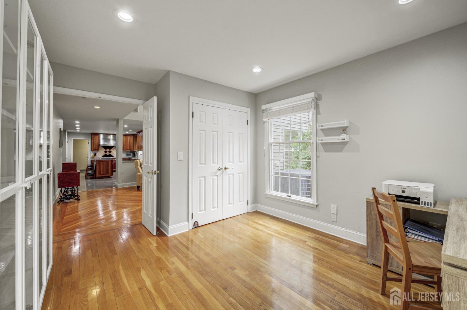 Plainsboro, New Jersey, 08536, United States, 5 Bedrooms Bedrooms, ,3 BathroomsBathrooms,Residential,Contingent,1993625