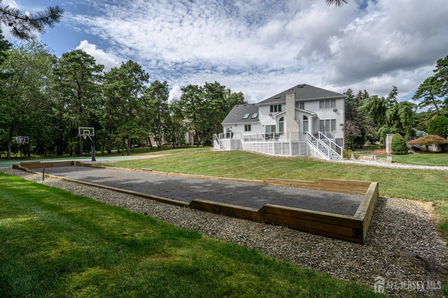 Manalapan, New Jersey, 07726, United States, 6 Bedrooms Bedrooms, ,4 BathroomsBathrooms,Residential,Active,1929408