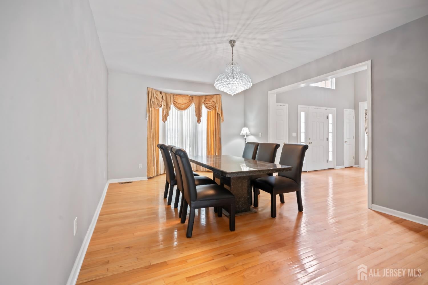 East Brunswick, New Jersey, 08816, United States, 5 Bedrooms Bedrooms, ,3 BathroomsBathrooms,Residential,Active,1953373