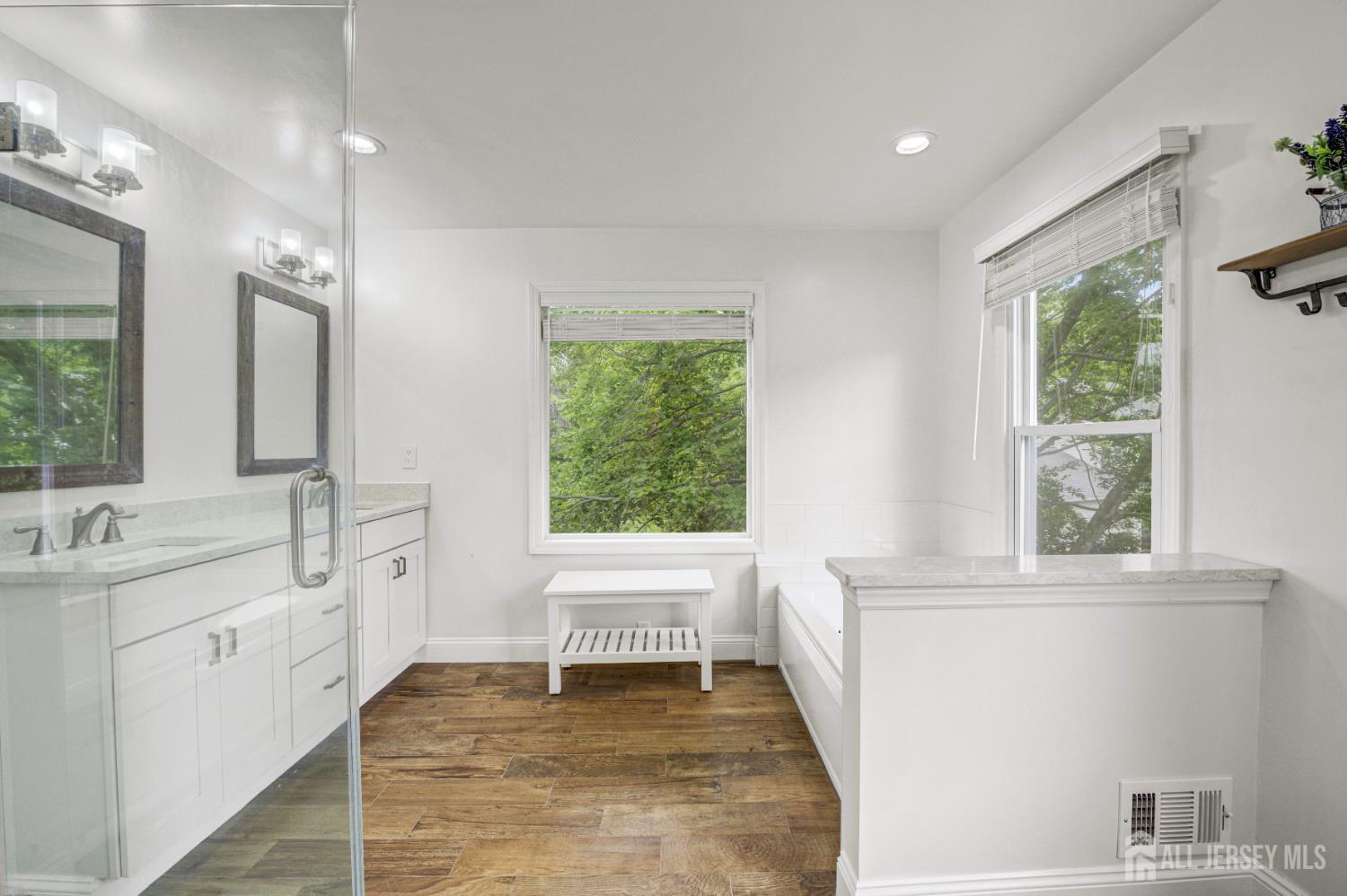 Plainsboro, New Jersey, 08536, United States, 5 Bedrooms Bedrooms, ,3 BathroomsBathrooms,Residential,Contingent,1993625