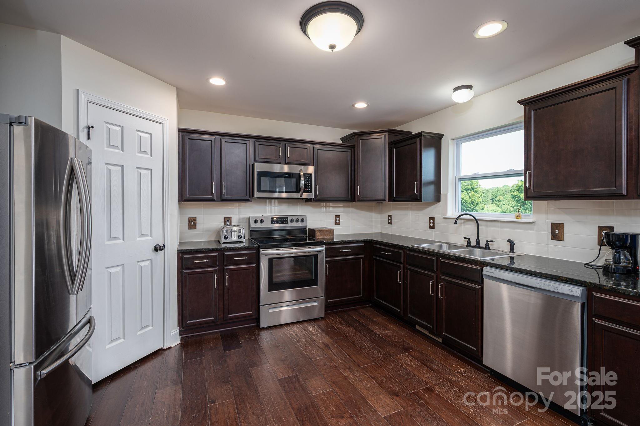 Vale, North Carolina, 28168, United States, 3 Bedrooms Bedrooms, ,4 BathroomsBathrooms,Residential,Active,1880021