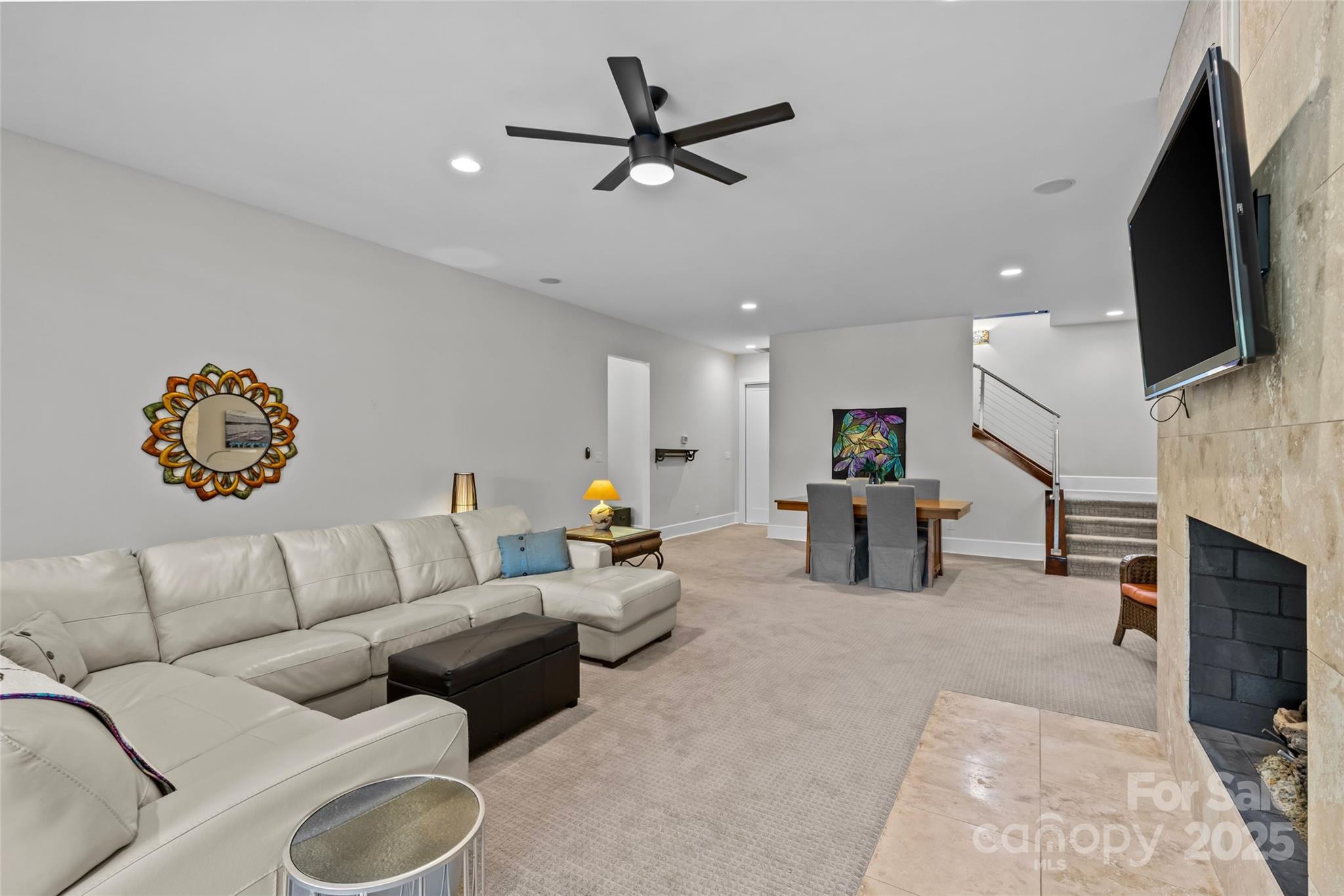 Belmont, North Carolina, 28012, United States, 5 Bedrooms Bedrooms, ,5 BathroomsBathrooms,Residential,Active,1953385