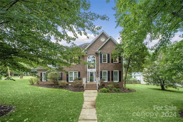 4401 CHARLESTOWNE MANOR DR, CHARLOTTE, NC 28211 - Image 1