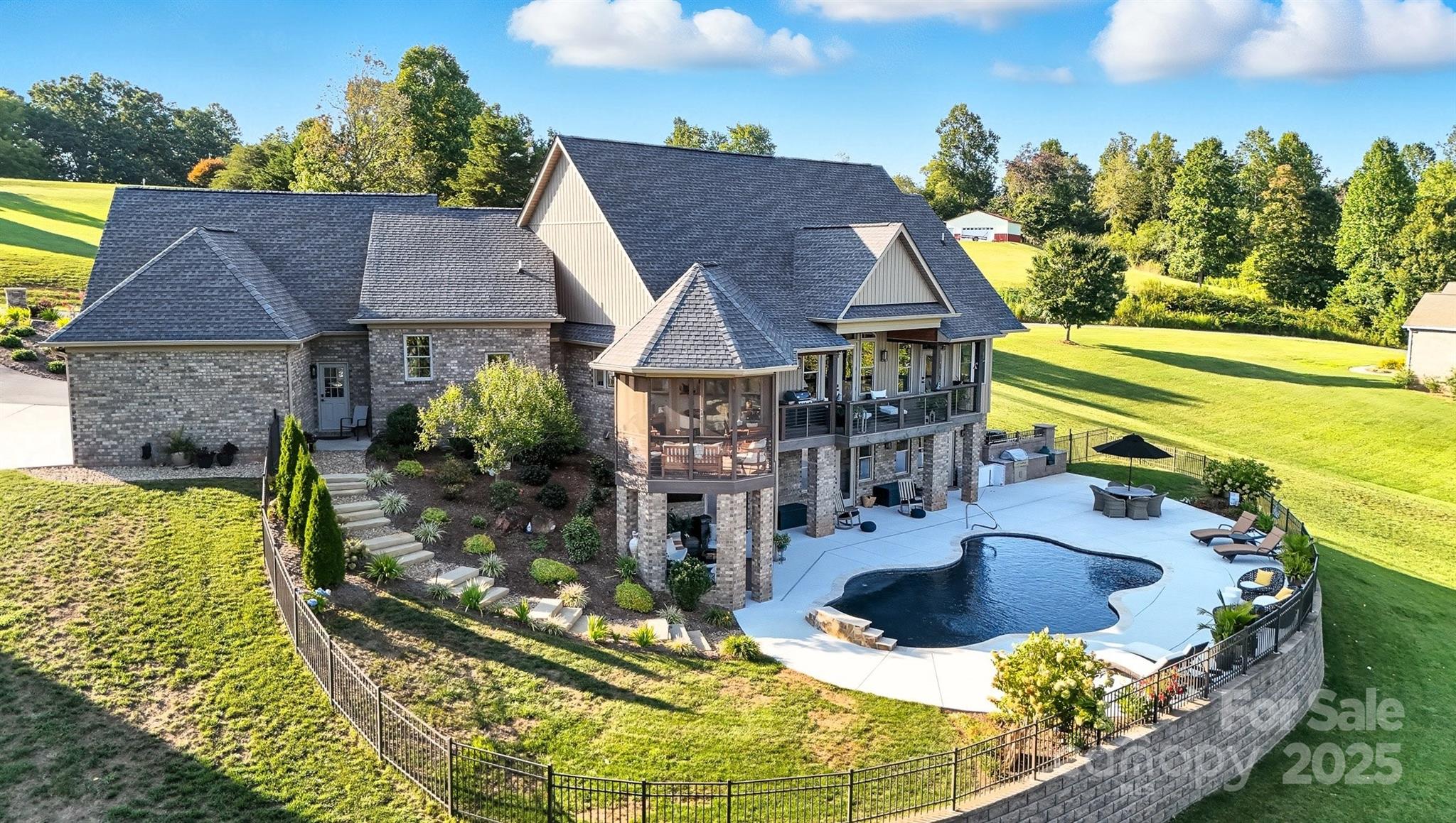 Hickory, North Carolina, 28601, United States, 3 Bedrooms Bedrooms, ,4 BathroomsBathrooms,Residential,Active,1942390