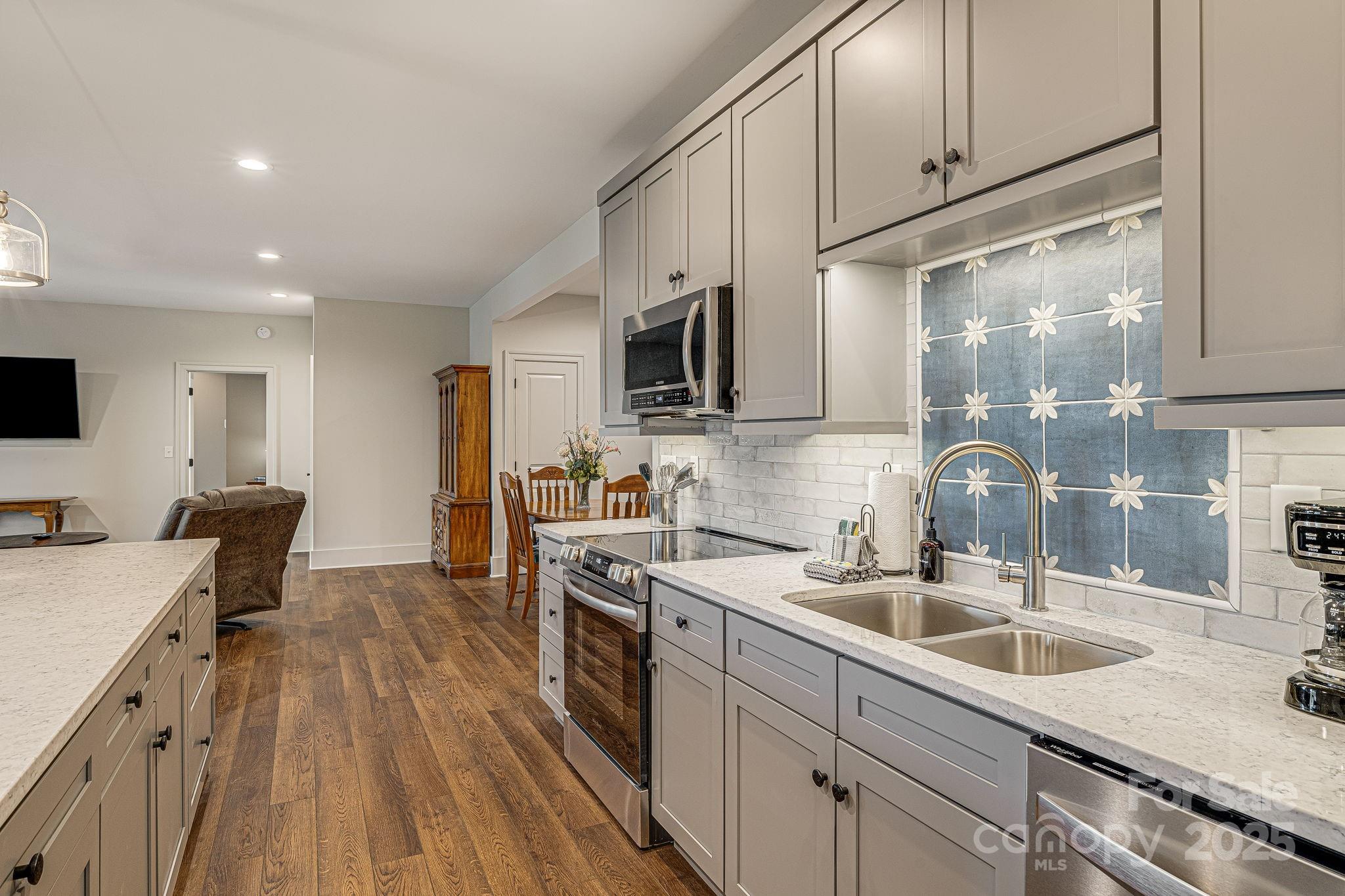 Mars Hill, North Carolina, 28754, United States, ,5 BathroomsBathrooms,Residential,Active,1770134