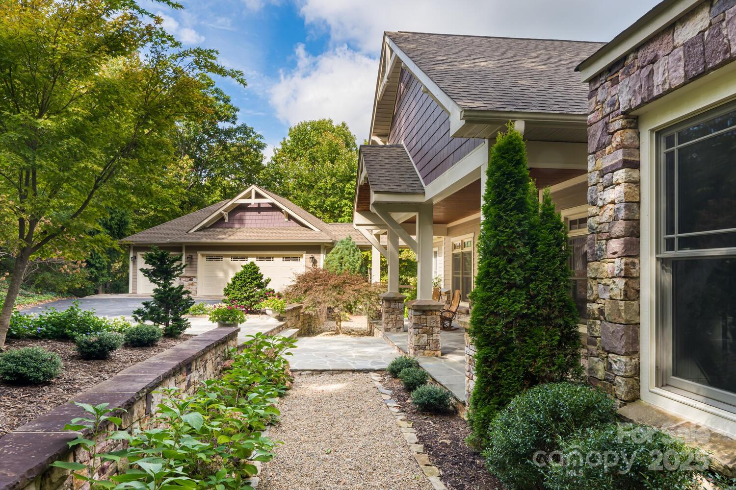 Flat Rock, North Carolina, 28731, United States, 3 Bedrooms Bedrooms, ,4 BathroomsBathrooms,Residential,Active,1965787
