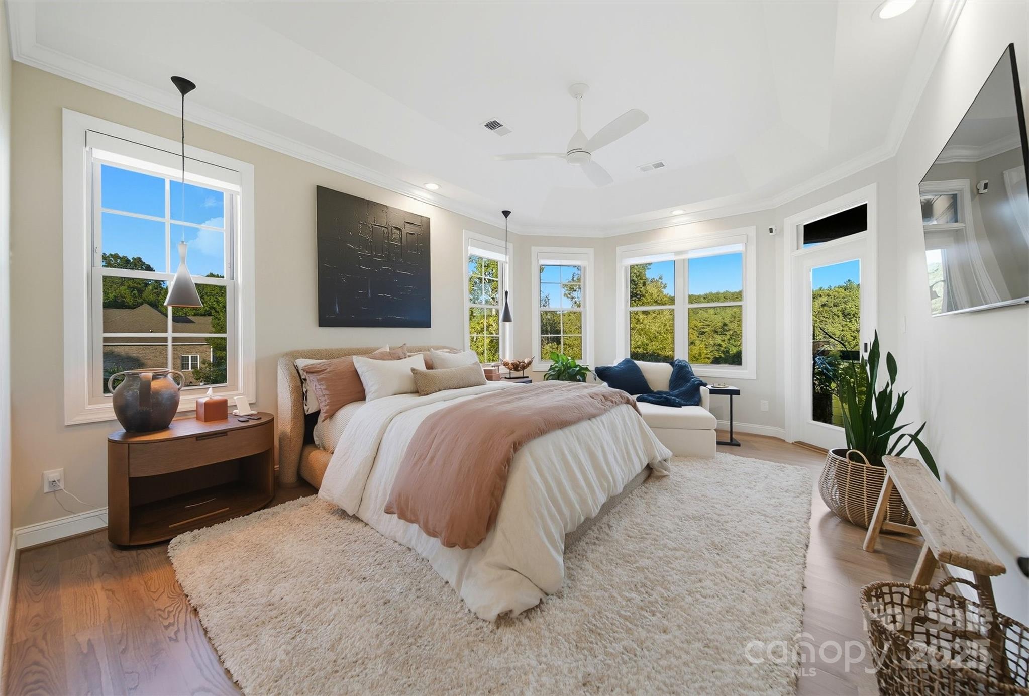 Hickory, North Carolina, 28601, United States, 3 Bedrooms Bedrooms, ,4 BathroomsBathrooms,Residential,Active,1942390