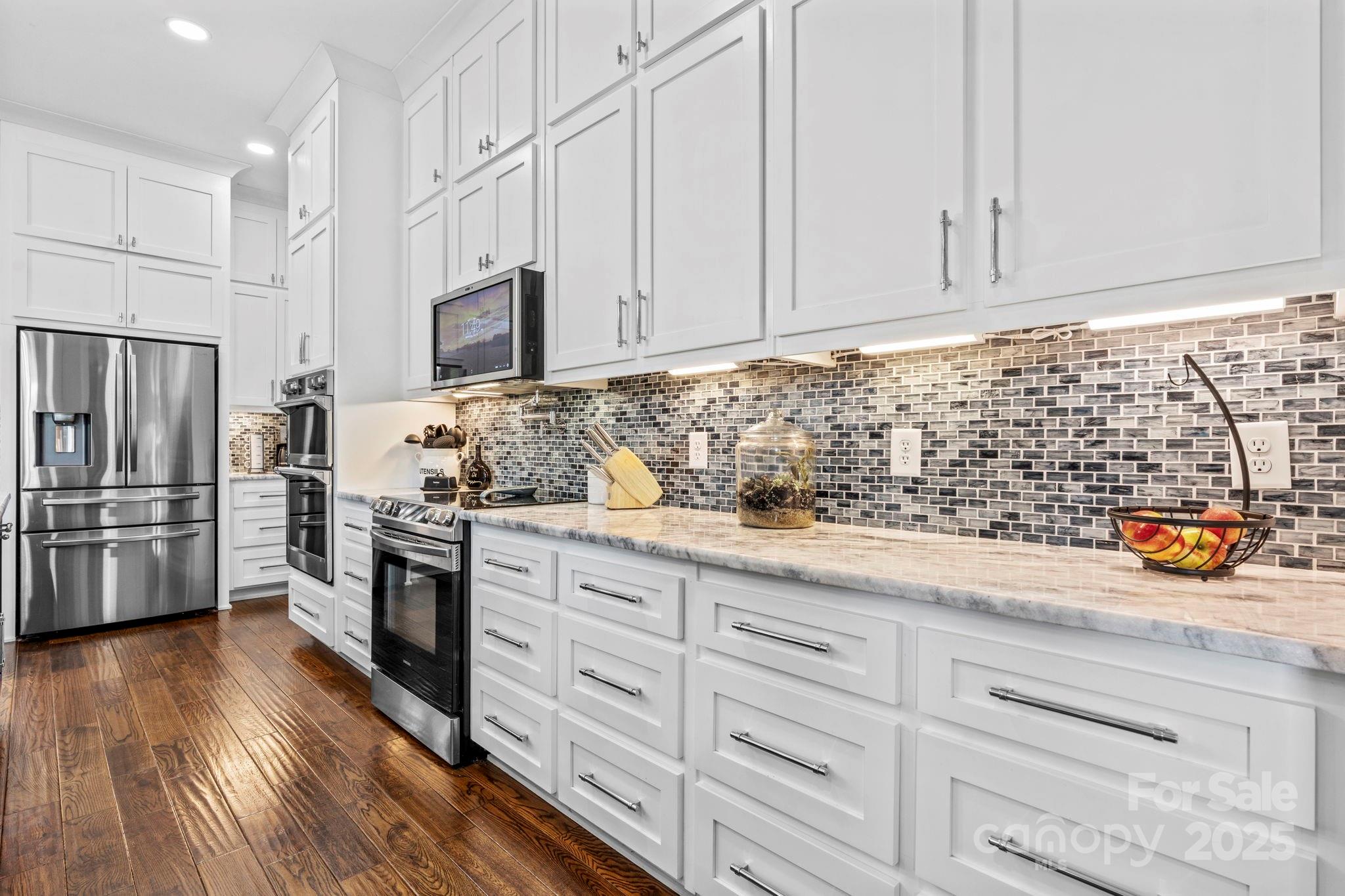 Hickory, North Carolina, 28602, United States, ,4 BathroomsBathrooms,Residential,Active,1894779