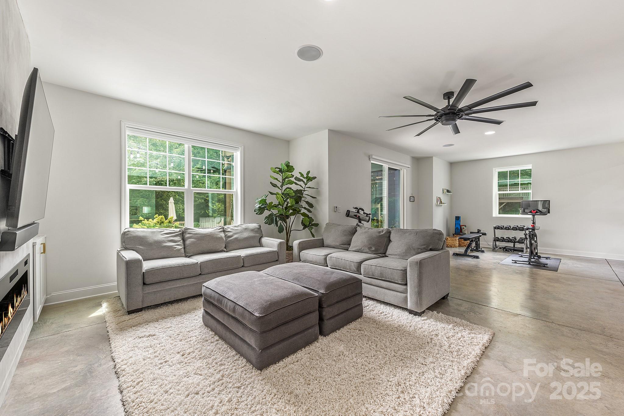 Belmont, North Carolina, 28012, United States, 4 Bedrooms Bedrooms, ,4 BathroomsBathrooms,Residential,Active,1927670