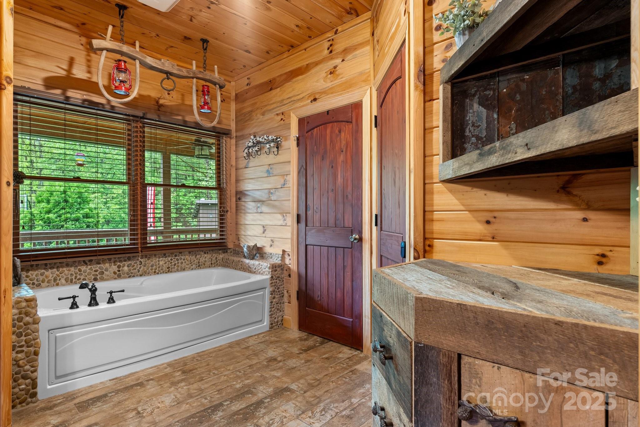 Marion, North Carolina, 28752, United States, 7 Bedrooms Bedrooms, ,5 BathroomsBathrooms,Residential,Active,1953022