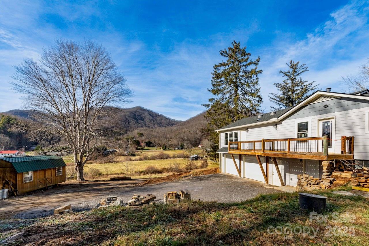 Canton, North Carolina, 28716, United States, 3 Bedrooms Bedrooms, ,4 BathroomsBathrooms,Residential,Active,2007140