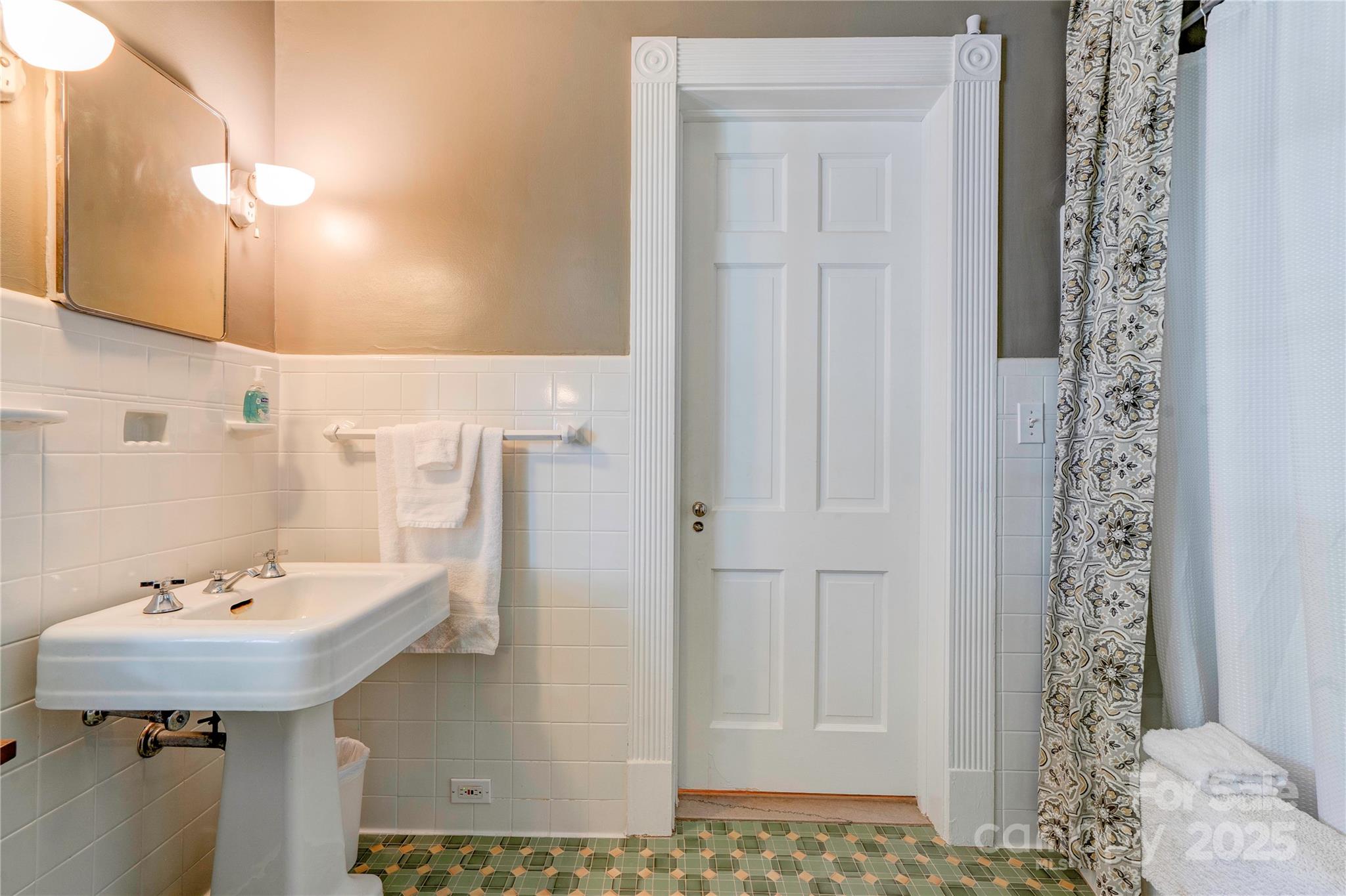 Kings Mountain, North Carolina, 28086, United States, 5 Bedrooms Bedrooms, ,6 BathroomsBathrooms,Residential,Active,1888967