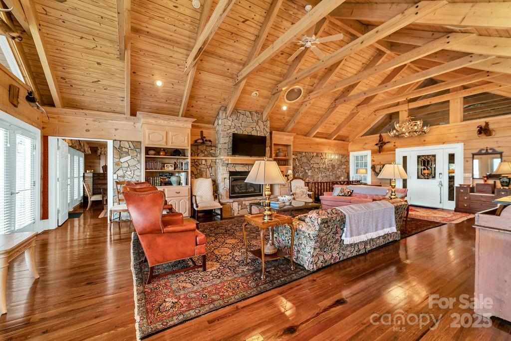 Brevard, North Carolina, 28712, United States, 4 Bedrooms Bedrooms, ,5 BathroomsBathrooms,Residential,Active,1997889