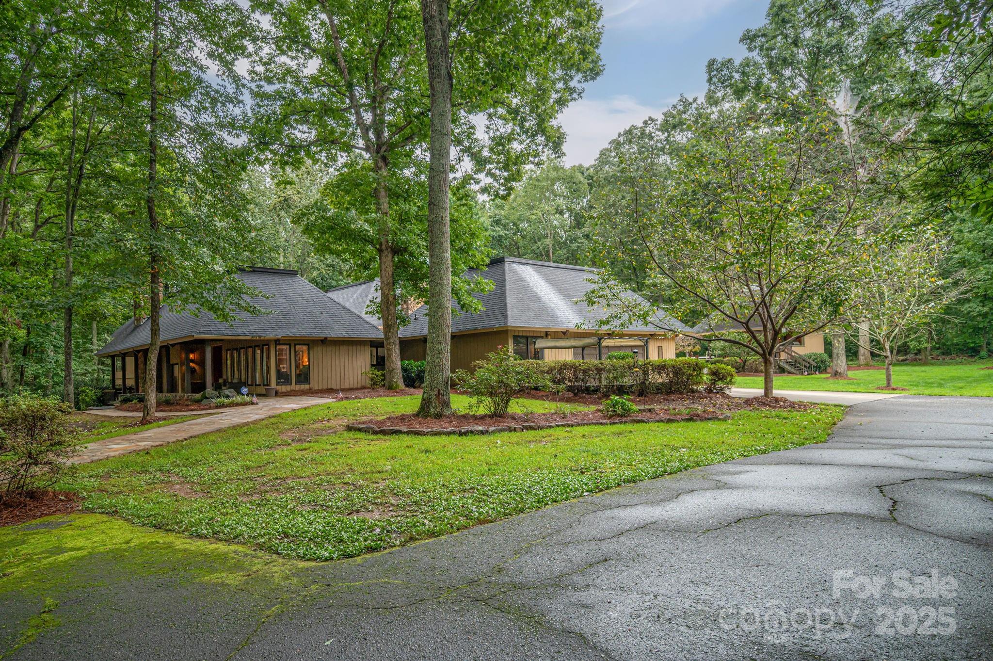 Lincolnton, North Carolina, 28092, United States, 7 Bedrooms Bedrooms, ,8 BathroomsBathrooms,Residential,Active,1936100