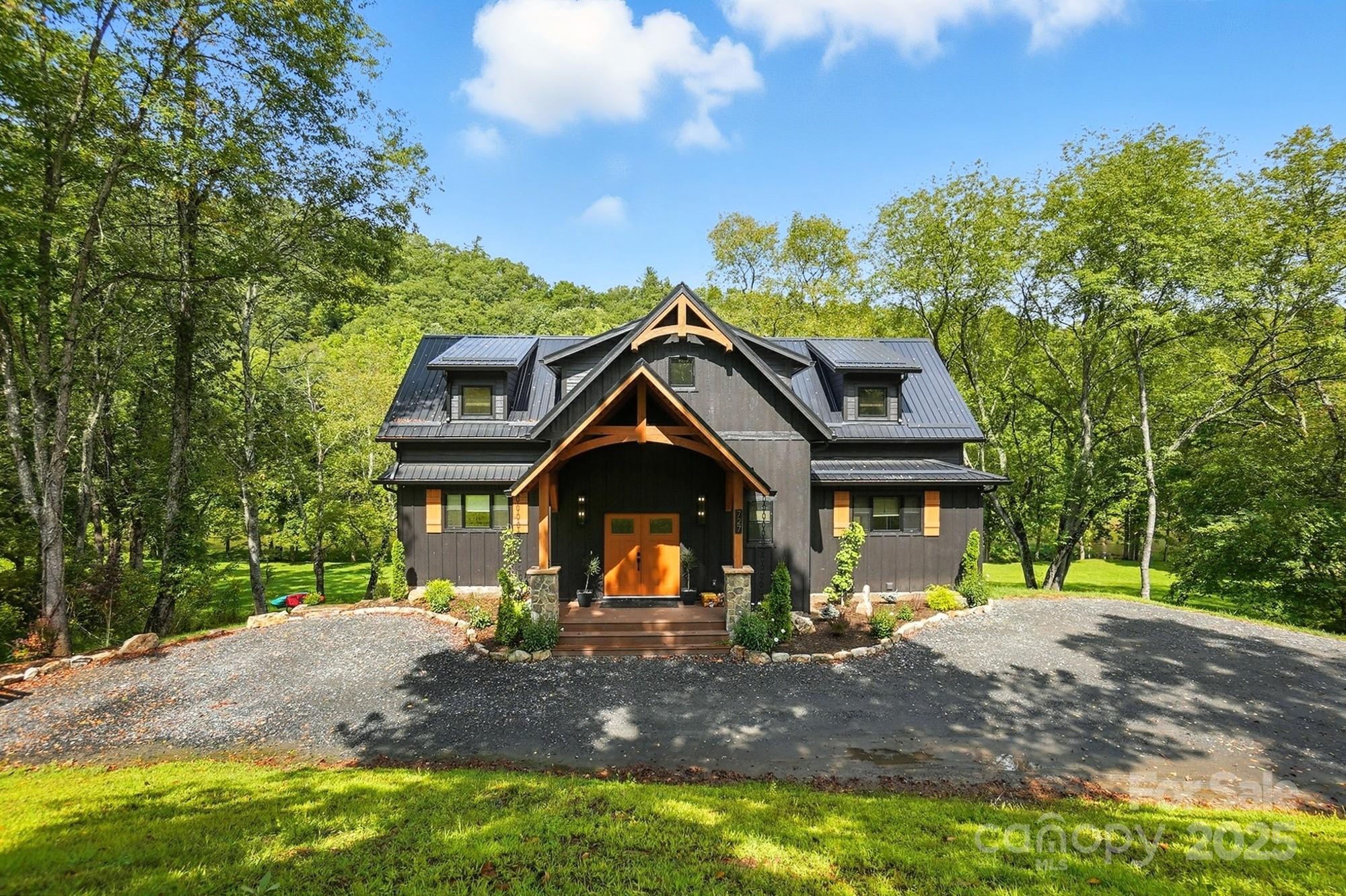 Lansing, North Carolina, 28643, United States, 3 Bedrooms Bedrooms, ,5 BathroomsBathrooms,Residential,Active,1959552