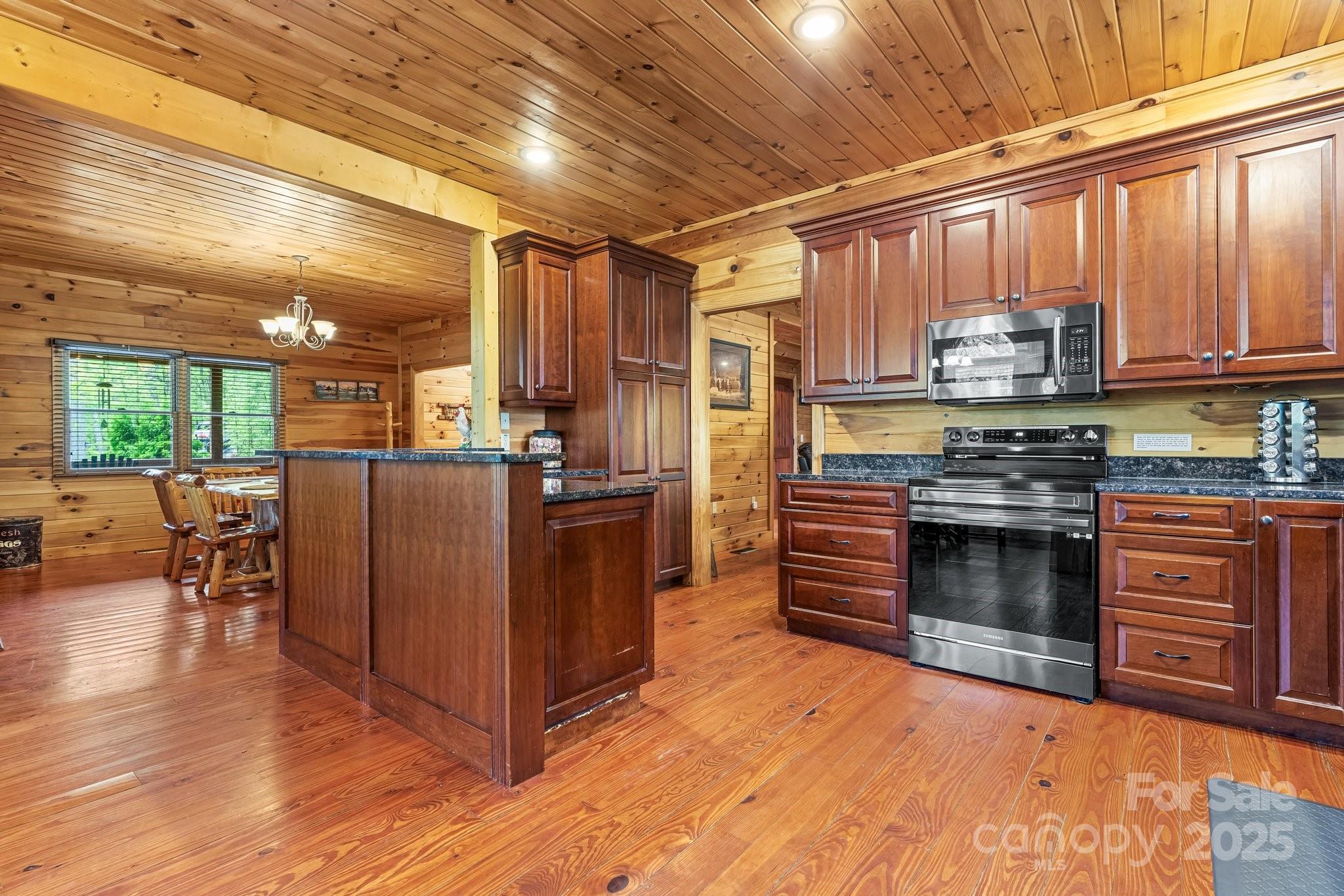Marion, North Carolina, 28752, United States, 7 Bedrooms Bedrooms, ,5 BathroomsBathrooms,Residential,Active,1953022