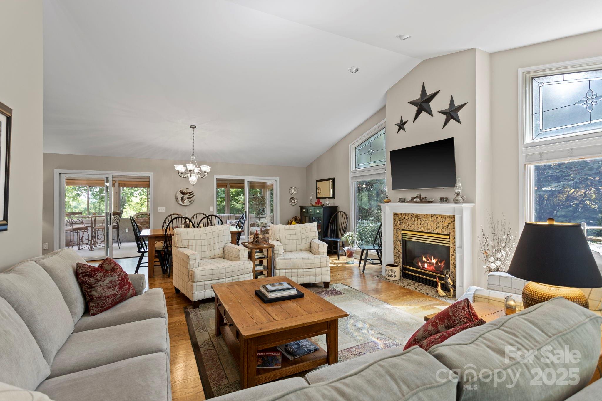 Flat Rock, North Carolina, 28731, United States, 3 Bedrooms Bedrooms, ,3 BathroomsBathrooms,Residential,Active,1989787