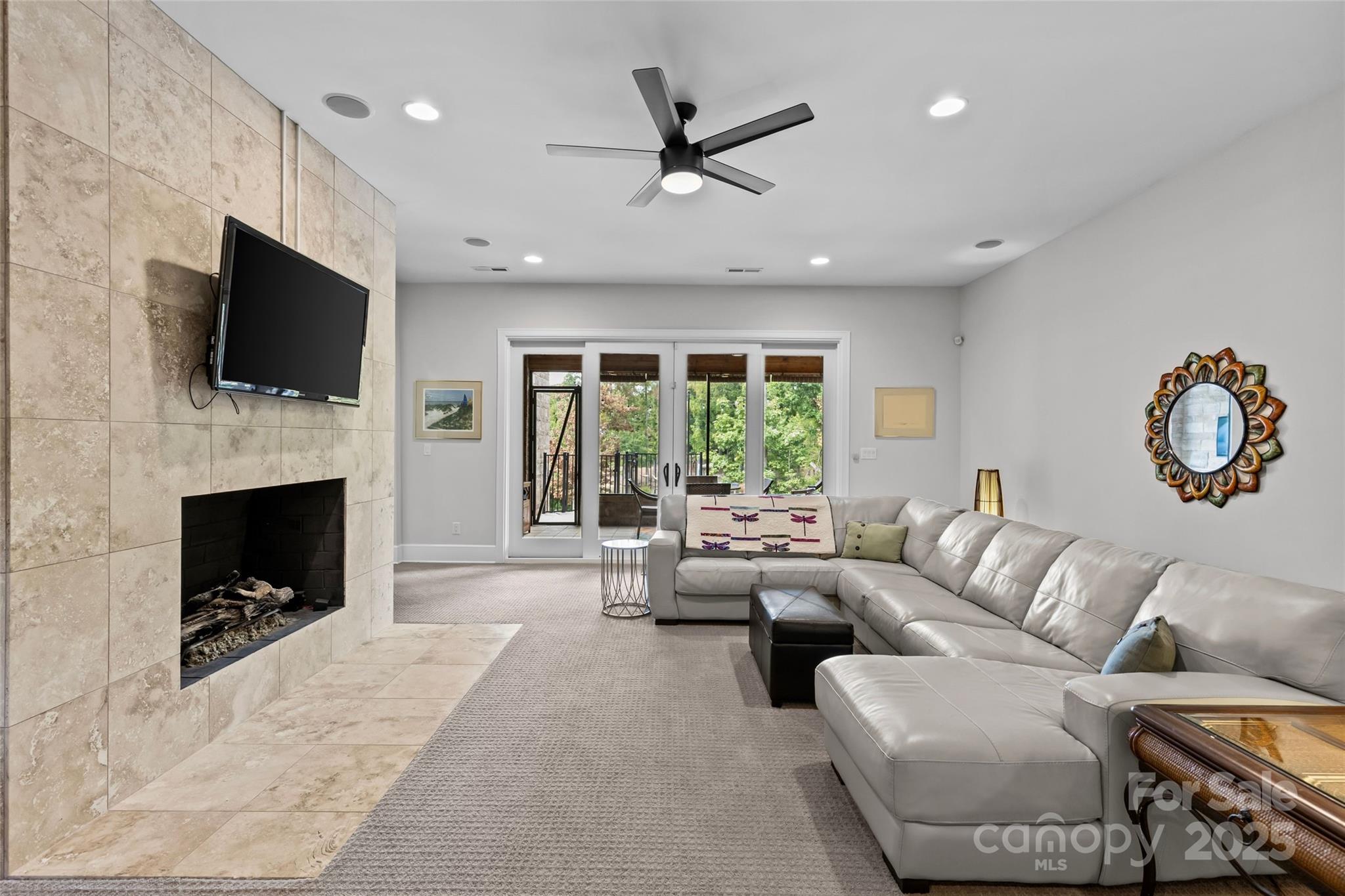 Belmont, North Carolina, 28012, United States, 5 Bedrooms Bedrooms, ,5 BathroomsBathrooms,Residential,Active,1953385