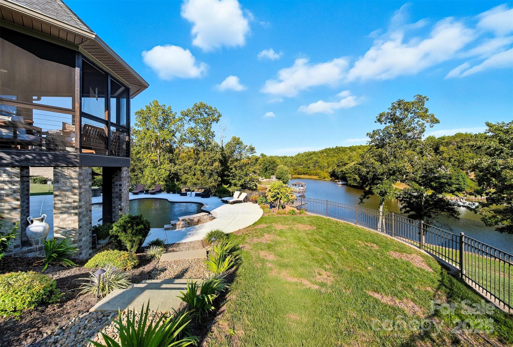 Hickory, North Carolina, 28601, United States, 3 Bedrooms Bedrooms, ,4 BathroomsBathrooms,Residential,Active,1942390