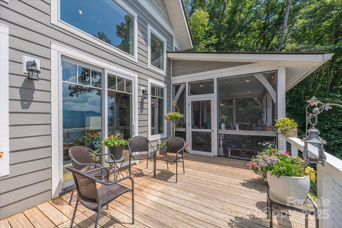 Waynesville, North Carolina, 28785, United States, 3 Bedrooms Bedrooms, ,4 BathroomsBathrooms,Residential,Active,1952318