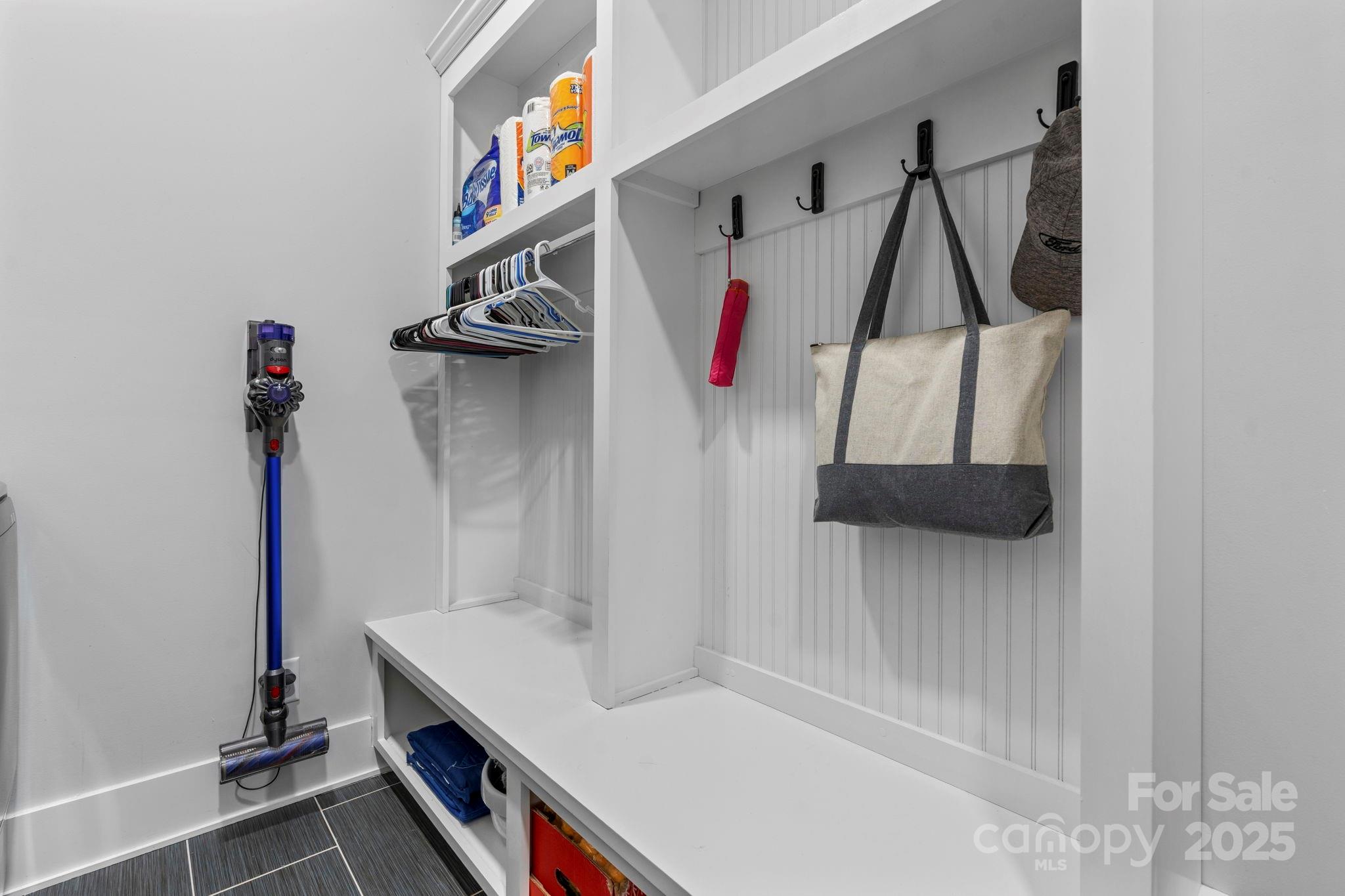 Hickory, North Carolina, 28602, United States, ,4 BathroomsBathrooms,Residential,Active,1894779