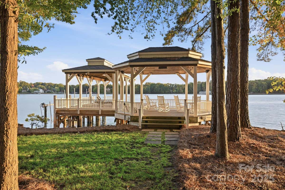 166 IRON GATE CIR, MOORESVILLE, NC 28117 RE/MAX