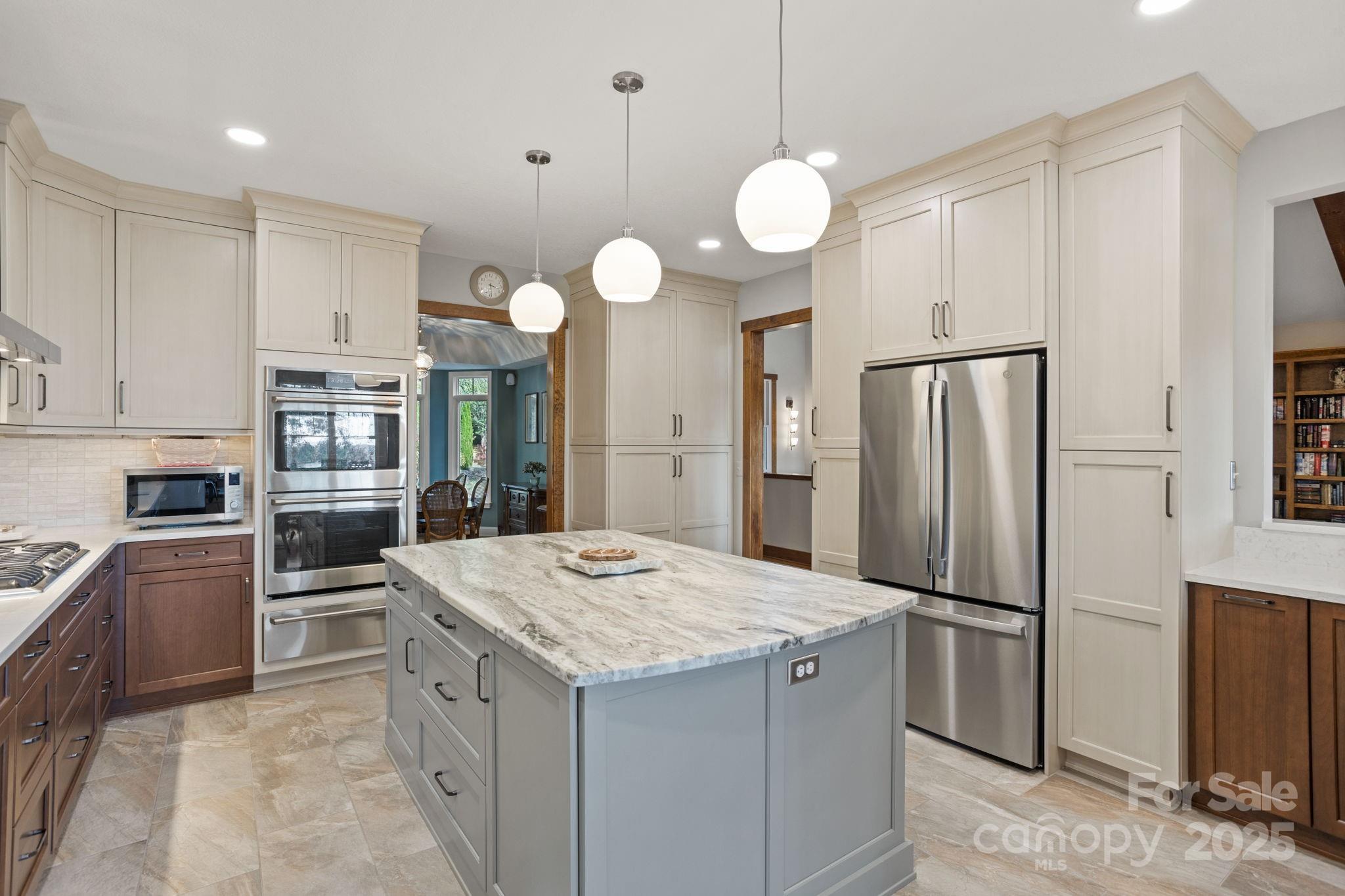 Hendersonville, North Carolina, 28739, United States, 3 Bedrooms Bedrooms, ,4 BathroomsBathrooms,Residential,Active,1973289