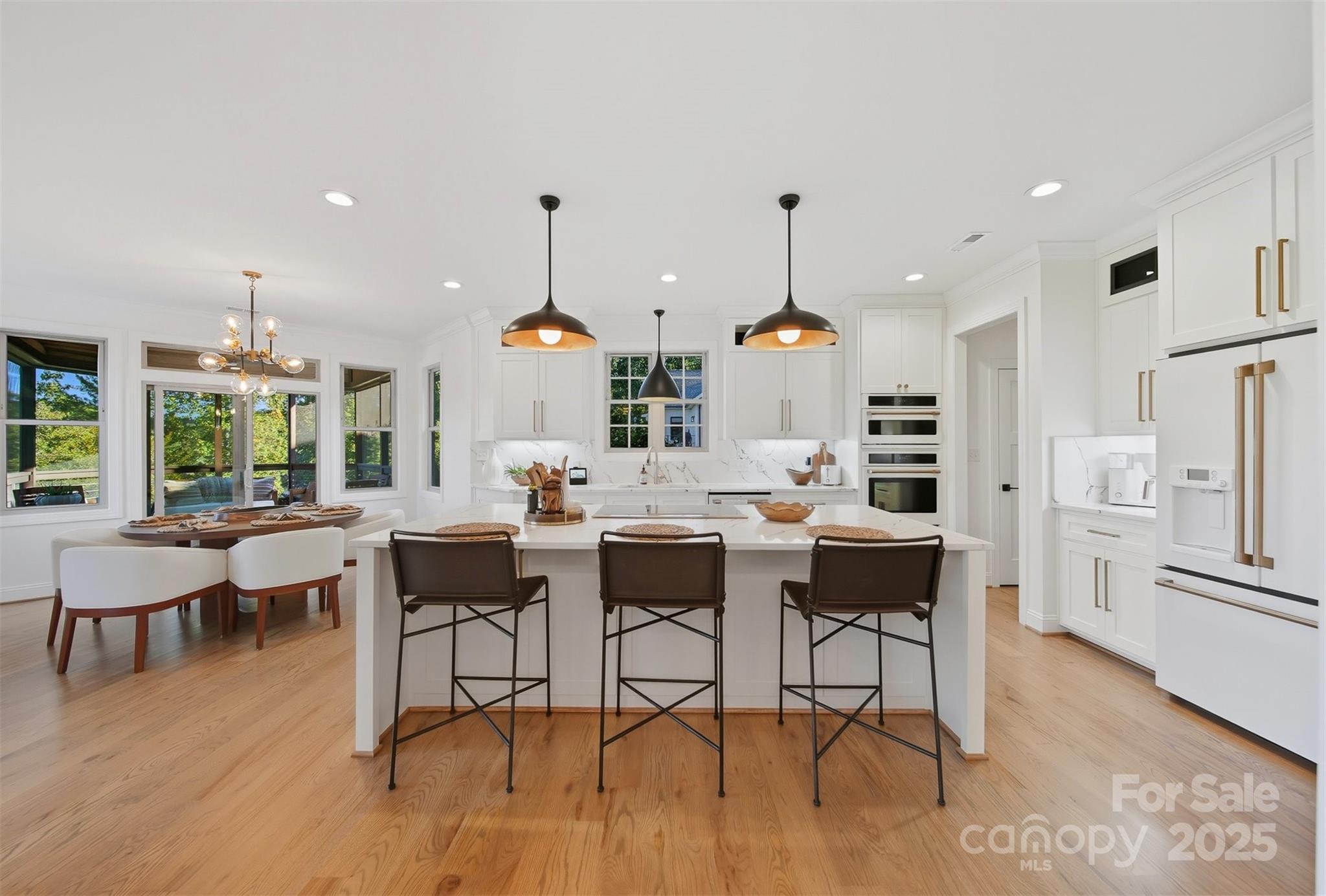 Hickory, North Carolina, 28601, United States, 3 Bedrooms Bedrooms, ,4 BathroomsBathrooms,Residential,Active,1942390