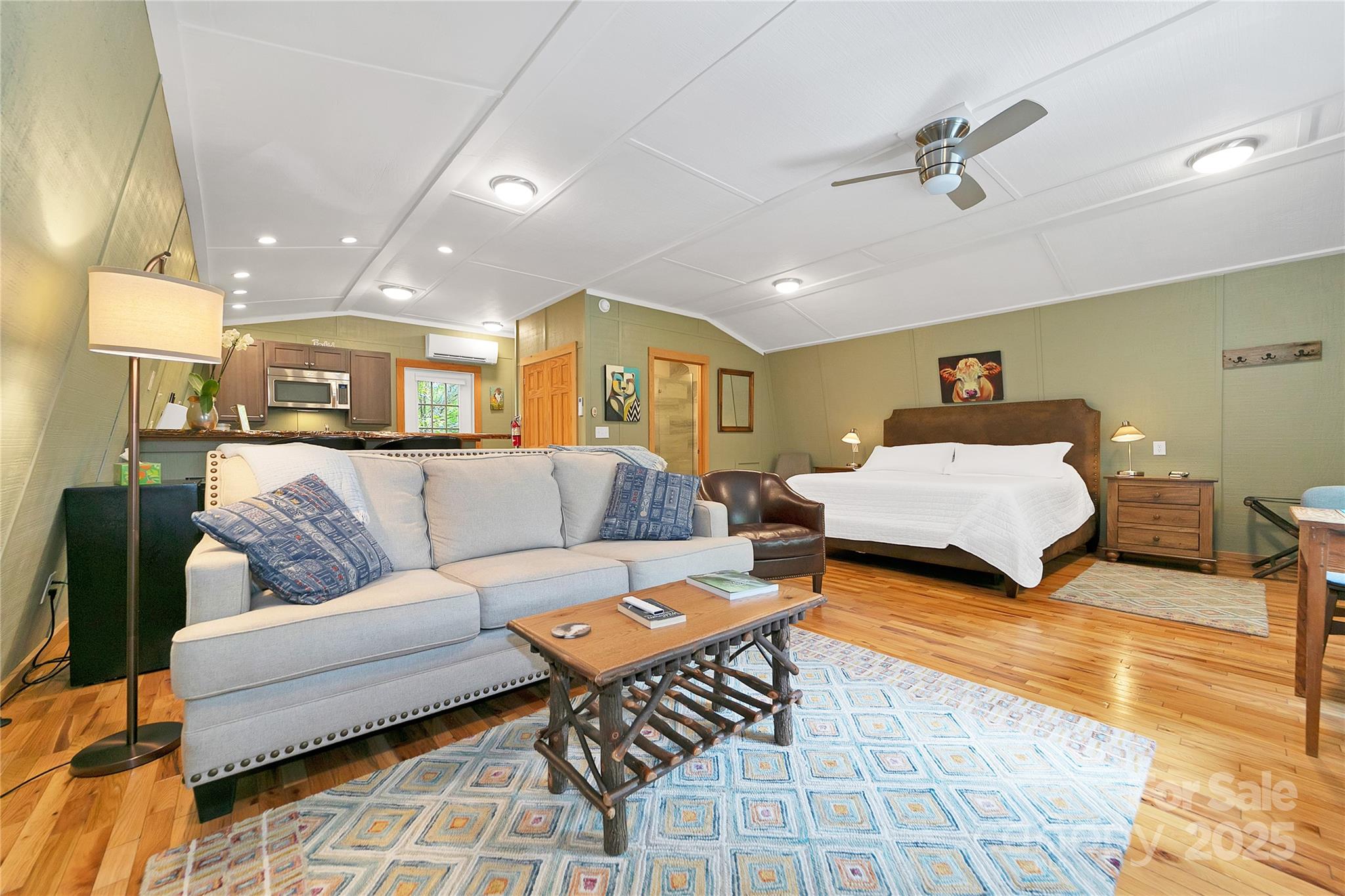 Brevard, North Carolina, 28712, United States, 4 Bedrooms Bedrooms, ,5 BathroomsBathrooms,Residential,Active,1953267
