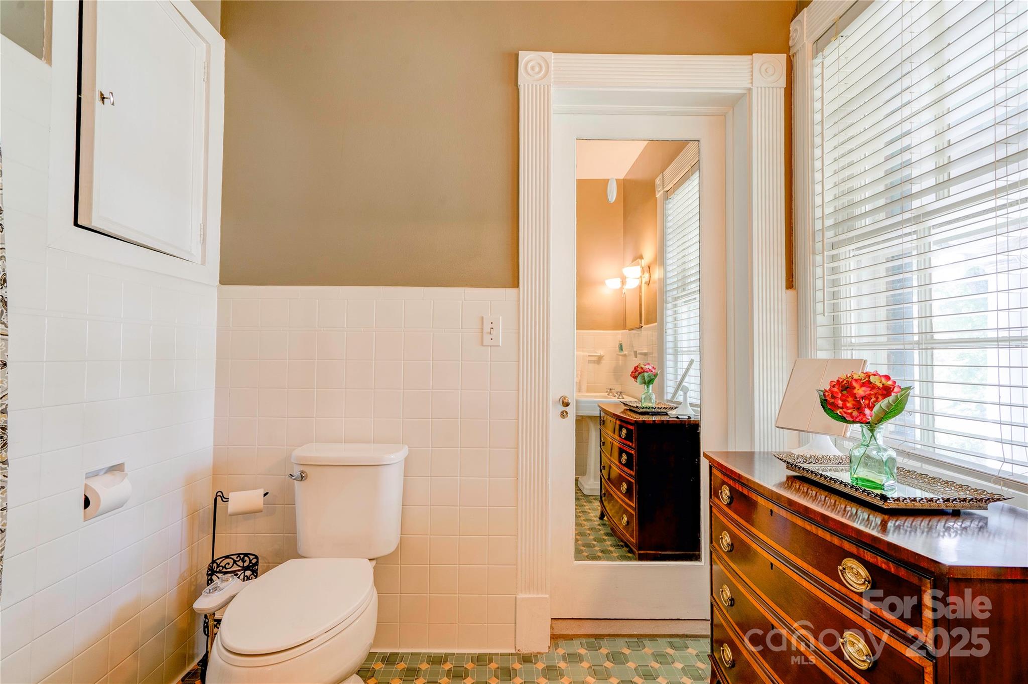 Kings Mountain, North Carolina, 28086, United States, 5 Bedrooms Bedrooms, ,6 BathroomsBathrooms,Residential,Active,1888967