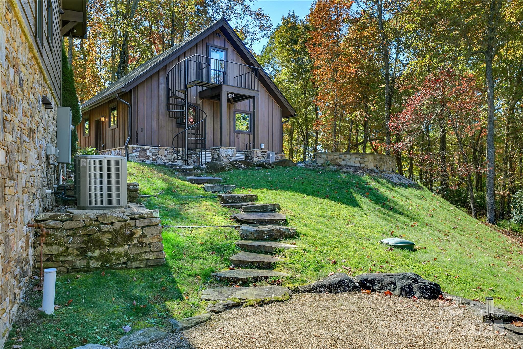 Rosman, North Carolina, 28772, United States, 5 Bedrooms Bedrooms, ,5 BathroomsBathrooms,Residential,Active,1969638