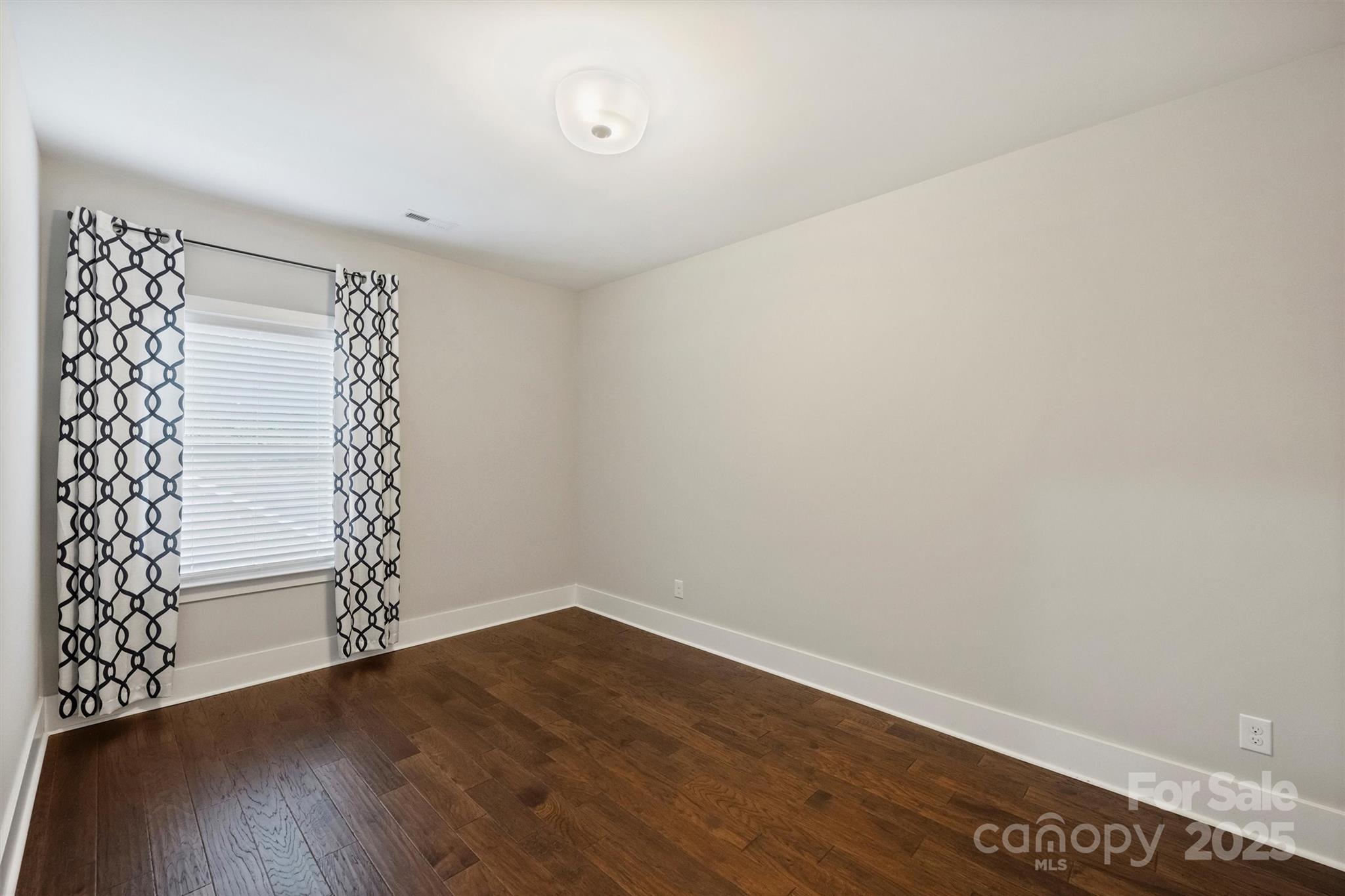 Charlotte, North Carolina, 28205, United States, 4 Bedrooms Bedrooms, ,4 BathroomsBathrooms,Residential,Active,1934773