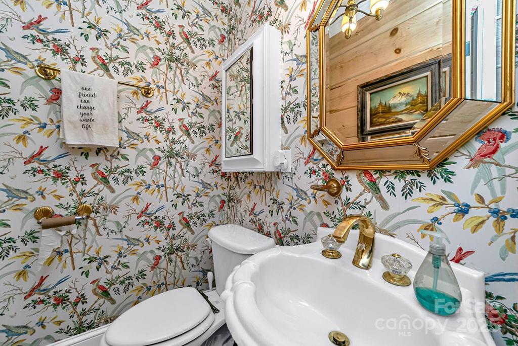 Brevard, North Carolina, 28712, United States, 4 Bedrooms Bedrooms, ,5 BathroomsBathrooms,Residential,Active,1997889