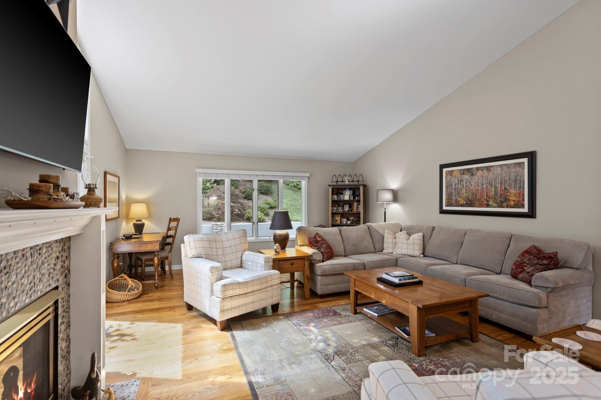 Flat Rock, North Carolina, 28731, United States, 3 Bedrooms Bedrooms, ,3 BathroomsBathrooms,Residential,Active,1989787