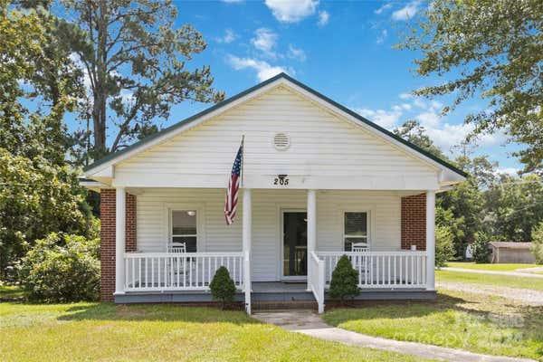 205 DUKE ST, GREAT FALLS, SC 29055 - Image 1