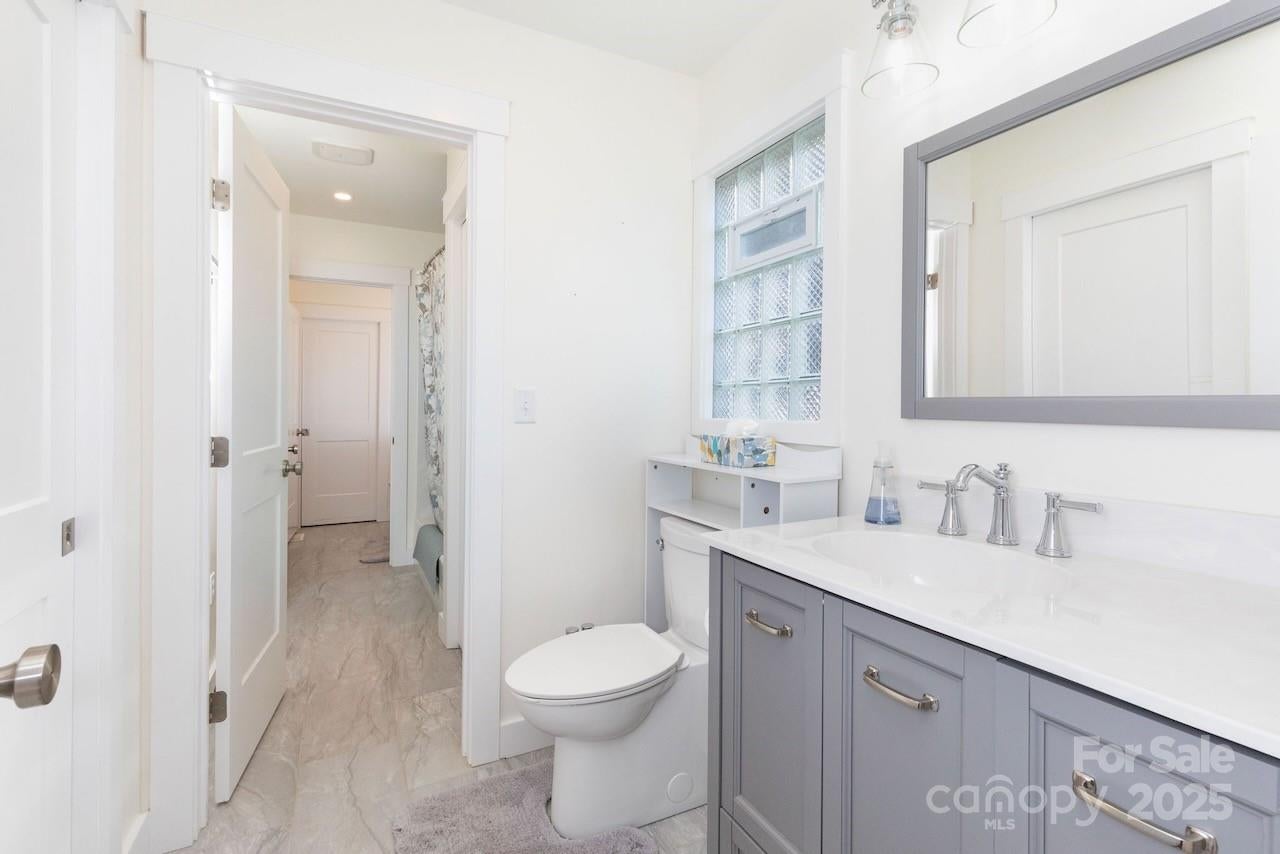 Canton, North Carolina, 28716, United States, 3 Bedrooms Bedrooms, ,4 BathroomsBathrooms,Residential,Active,2007140