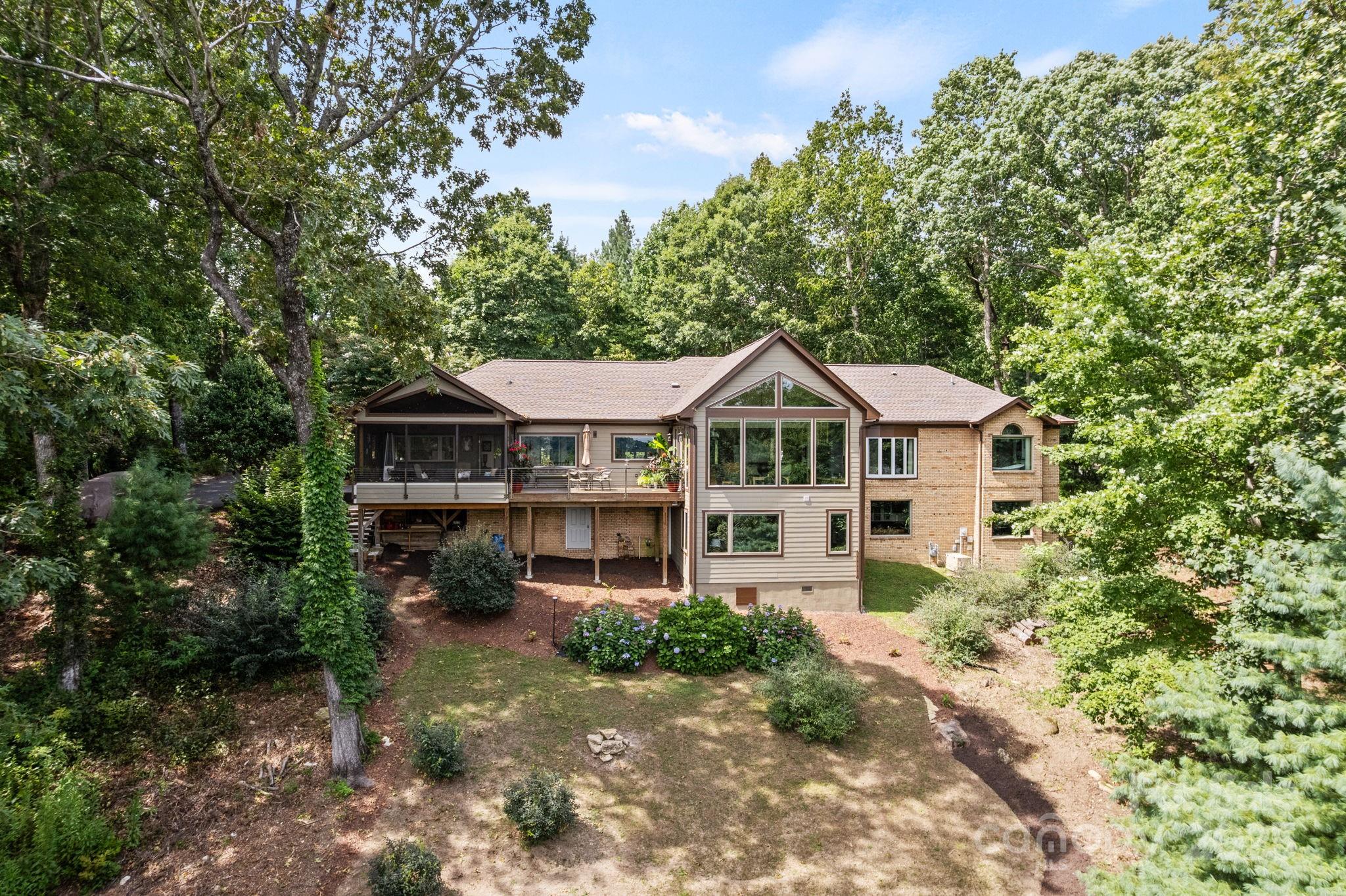 Flat Rock, North Carolina, 28731, United States, 3 Bedrooms Bedrooms, ,4 BathroomsBathrooms,Residential,Active,1936630