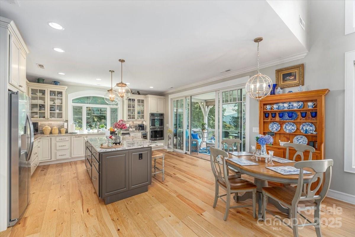 Waynesville, North Carolina, 28785, United States, 3 Bedrooms Bedrooms, ,4 BathroomsBathrooms,Residential,Active,1952318