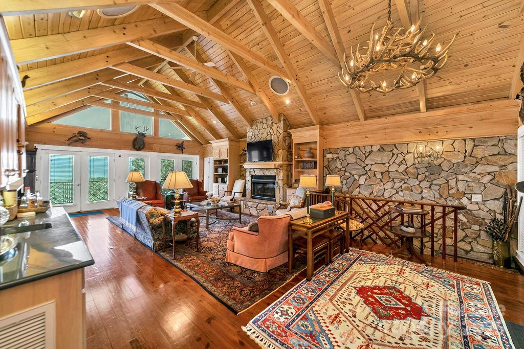 Brevard, North Carolina, 28712, United States, 4 Bedrooms Bedrooms, ,5 BathroomsBathrooms,Residential,Active,1997889