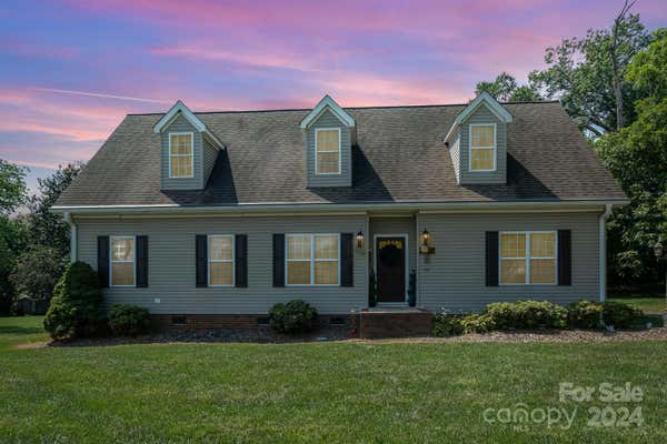 617 N RACE ST, STATESVILLE, NC 28677 - Image 1