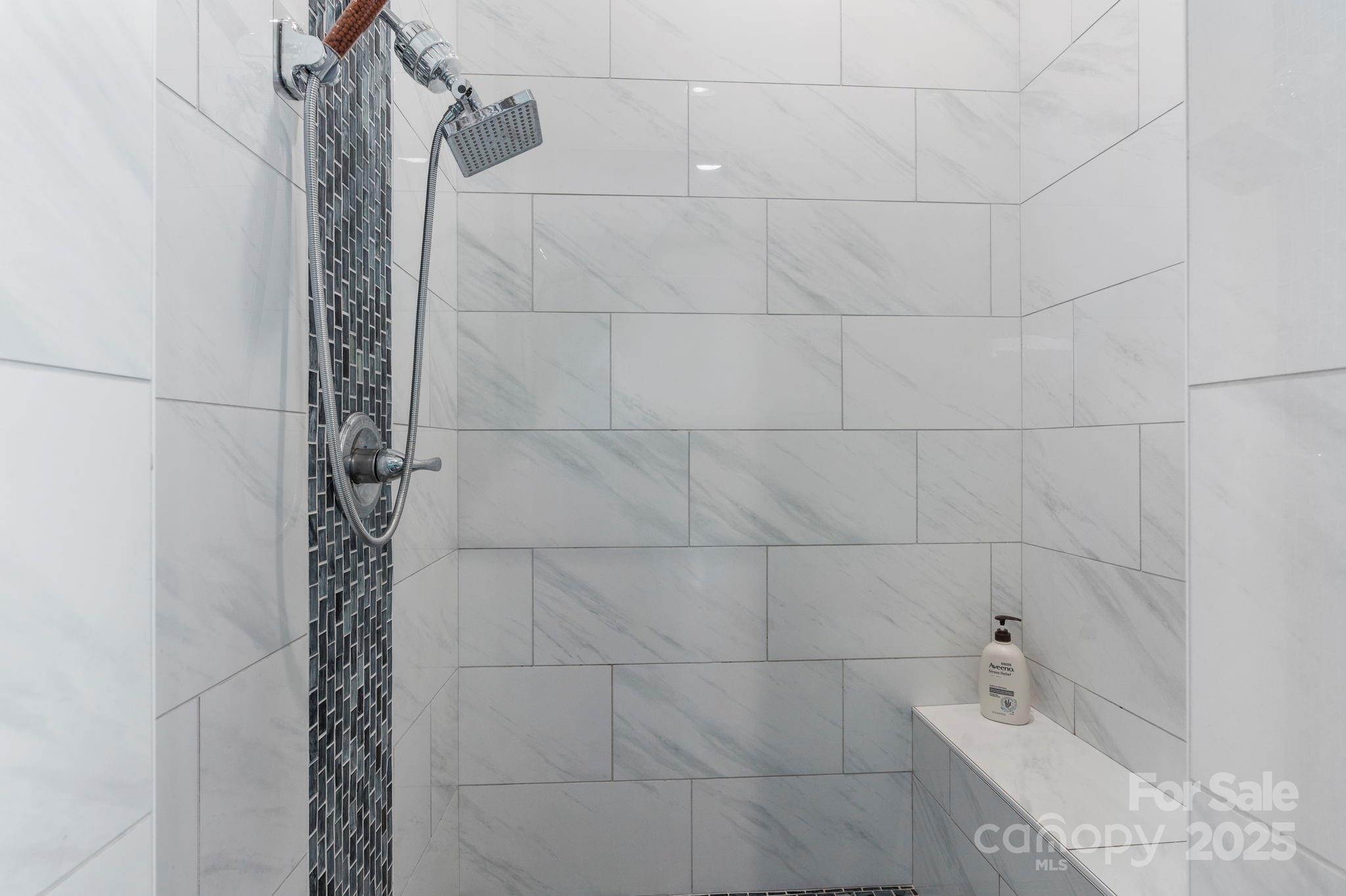 Hickory, North Carolina, 28602, United States, ,4 BathroomsBathrooms,Residential,Active,1894779