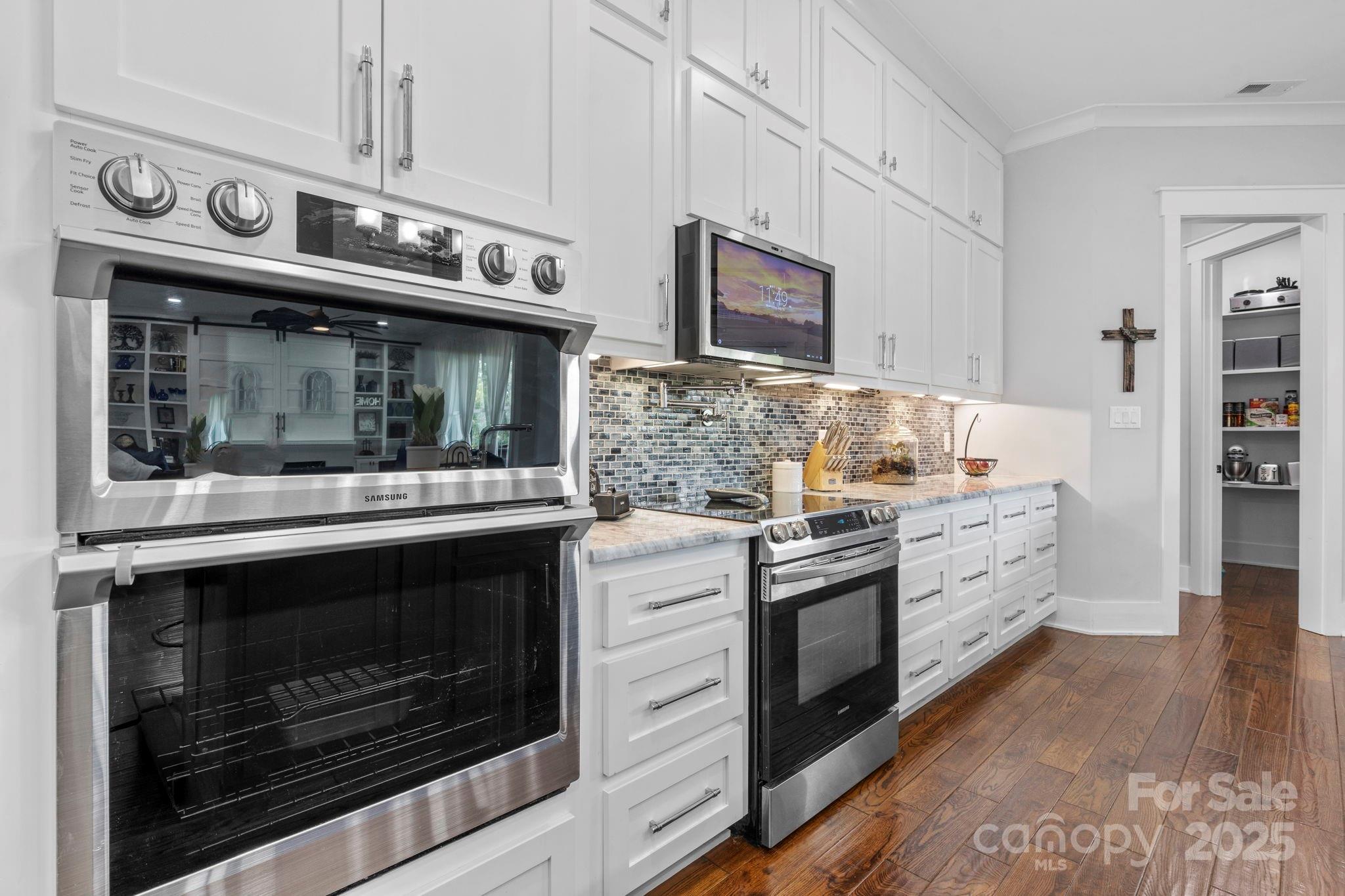 Hickory, North Carolina, 28602, United States, ,4 BathroomsBathrooms,Residential,Active,1894779