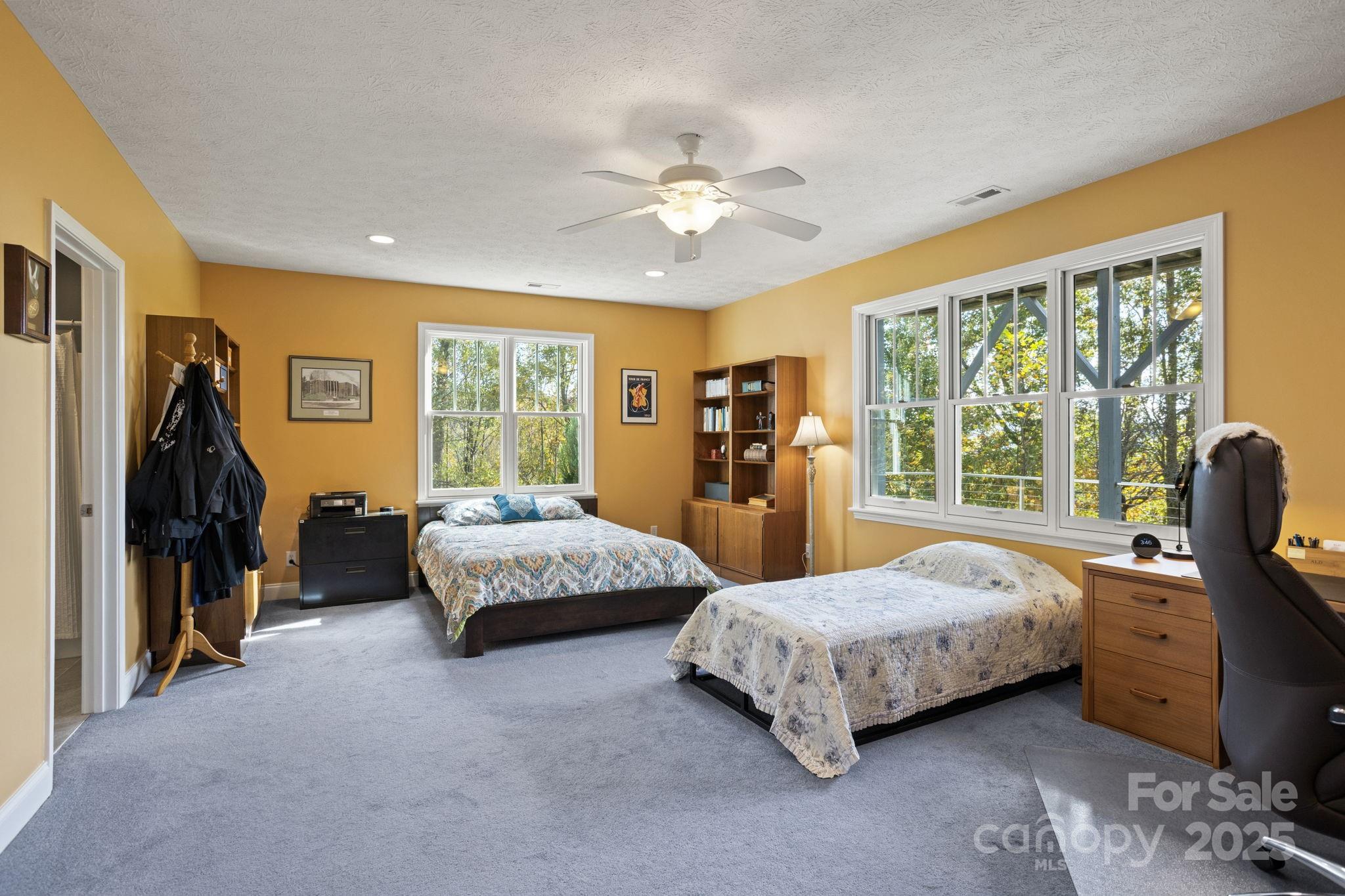 Hendersonville, North Carolina, 28739, United States, 3 Bedrooms Bedrooms, ,4 BathroomsBathrooms,Residential,Active,1973289