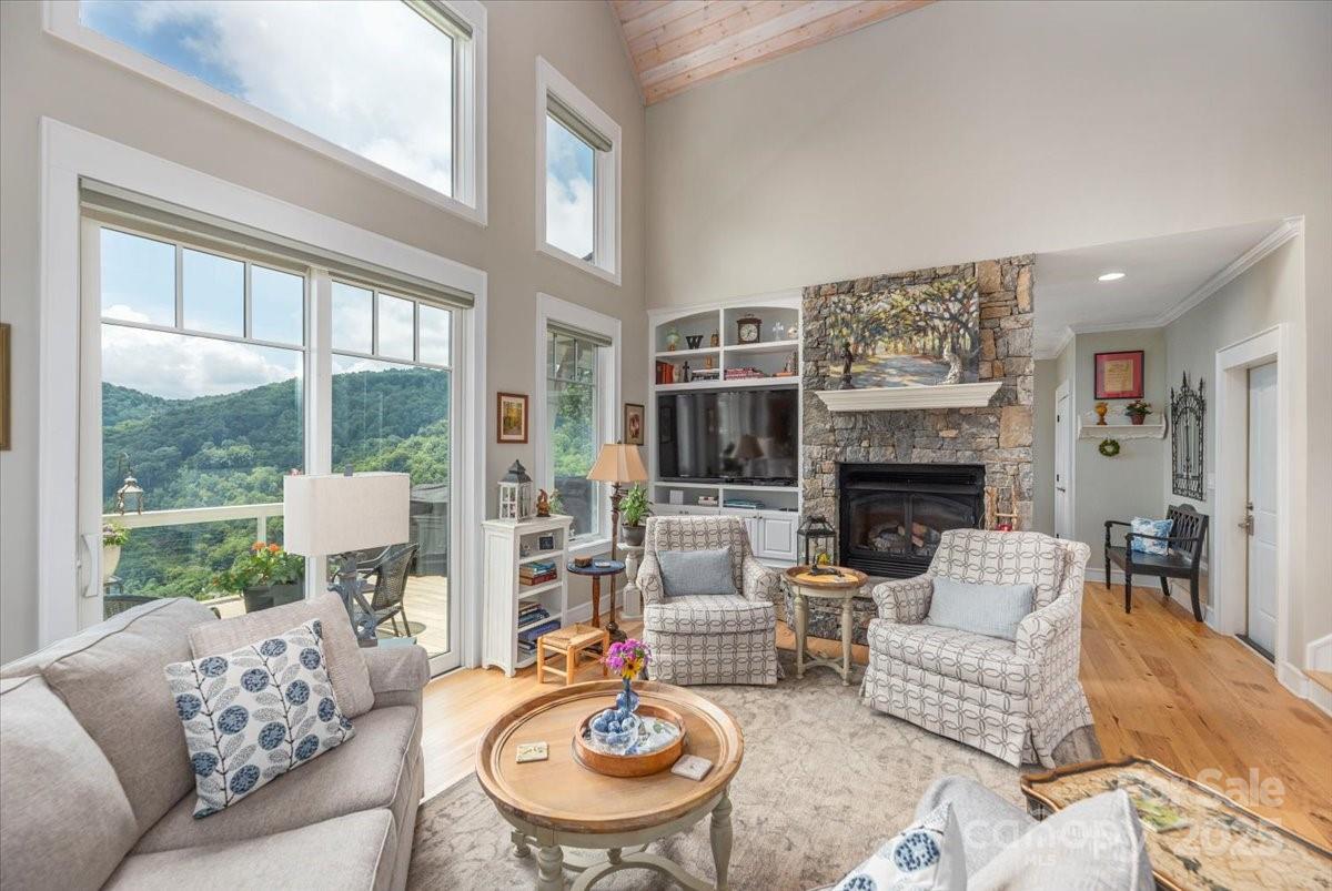 Waynesville, North Carolina, 28785, United States, 3 Bedrooms Bedrooms, ,4 BathroomsBathrooms,Residential,Active,1952318