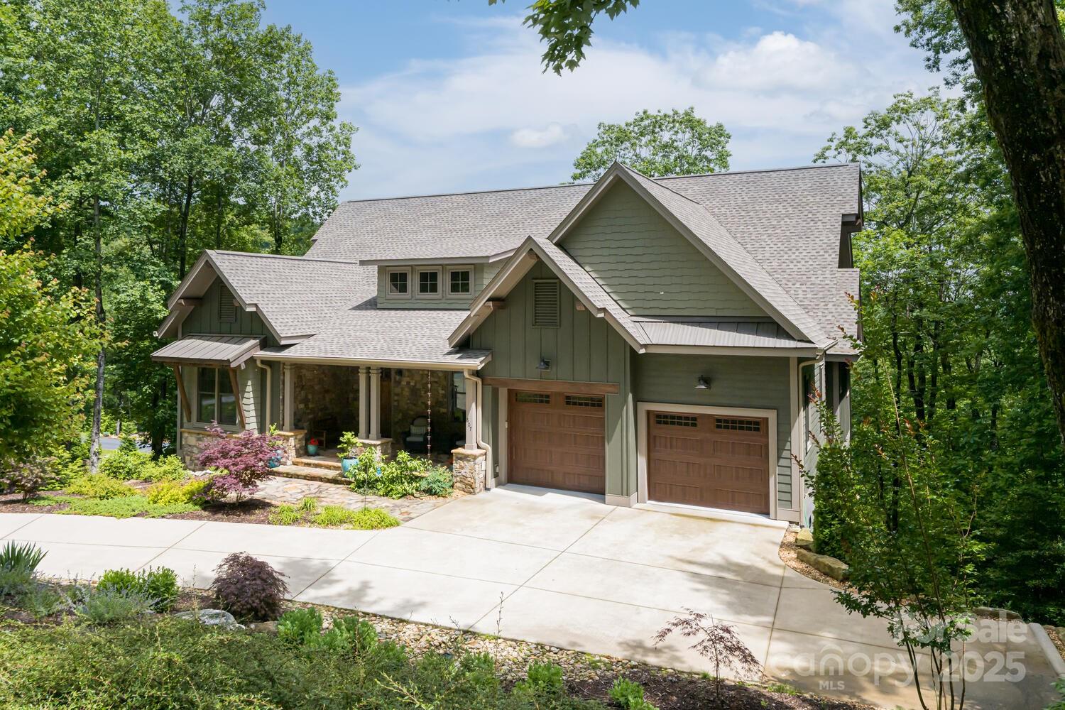 Flat Rock, North Carolina, 28731, United States, ,4 BathroomsBathrooms,Residential,Active,1860239