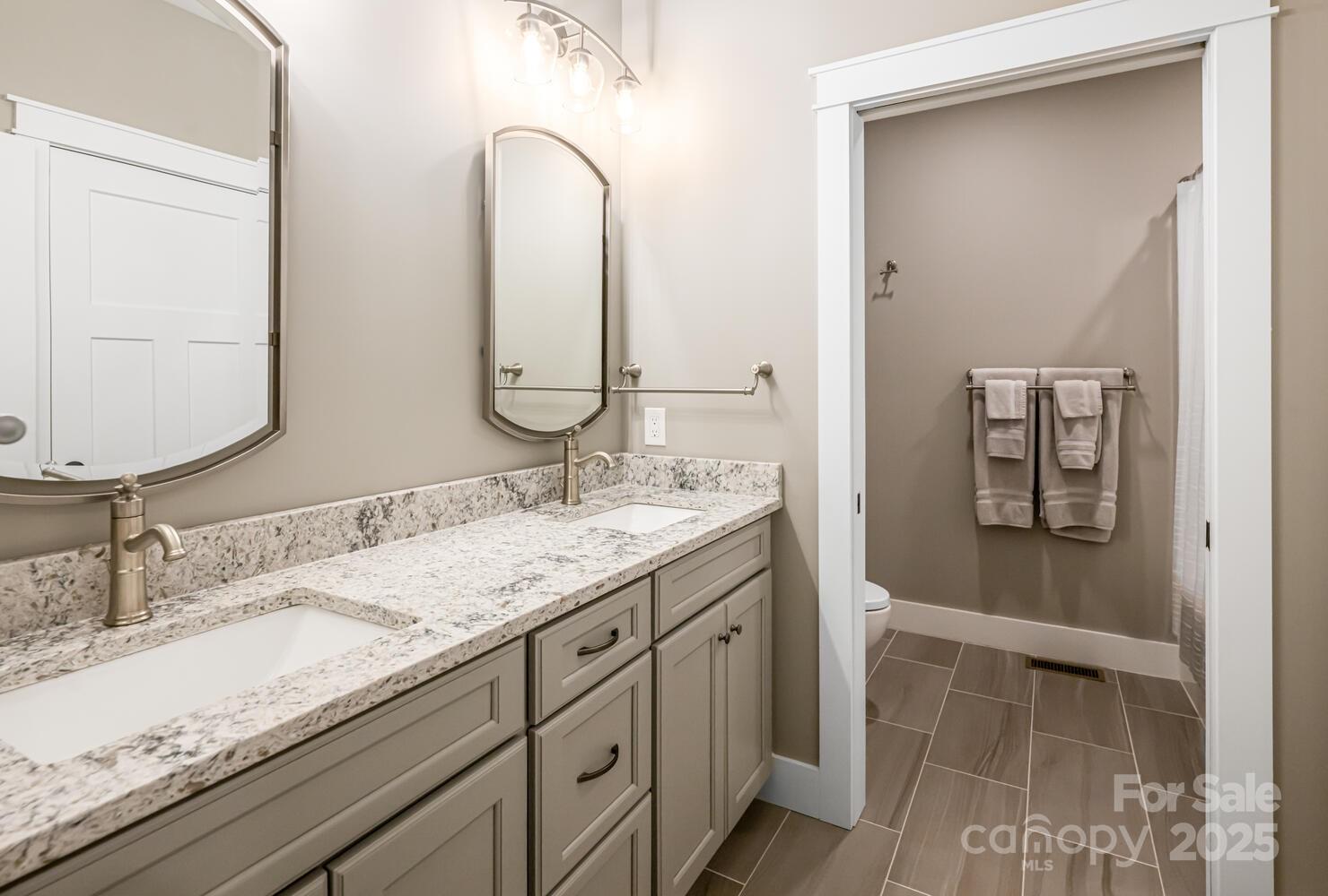 Flat Rock, North Carolina, 28731, United States, ,4 BathroomsBathrooms,Residential,Active,1860239