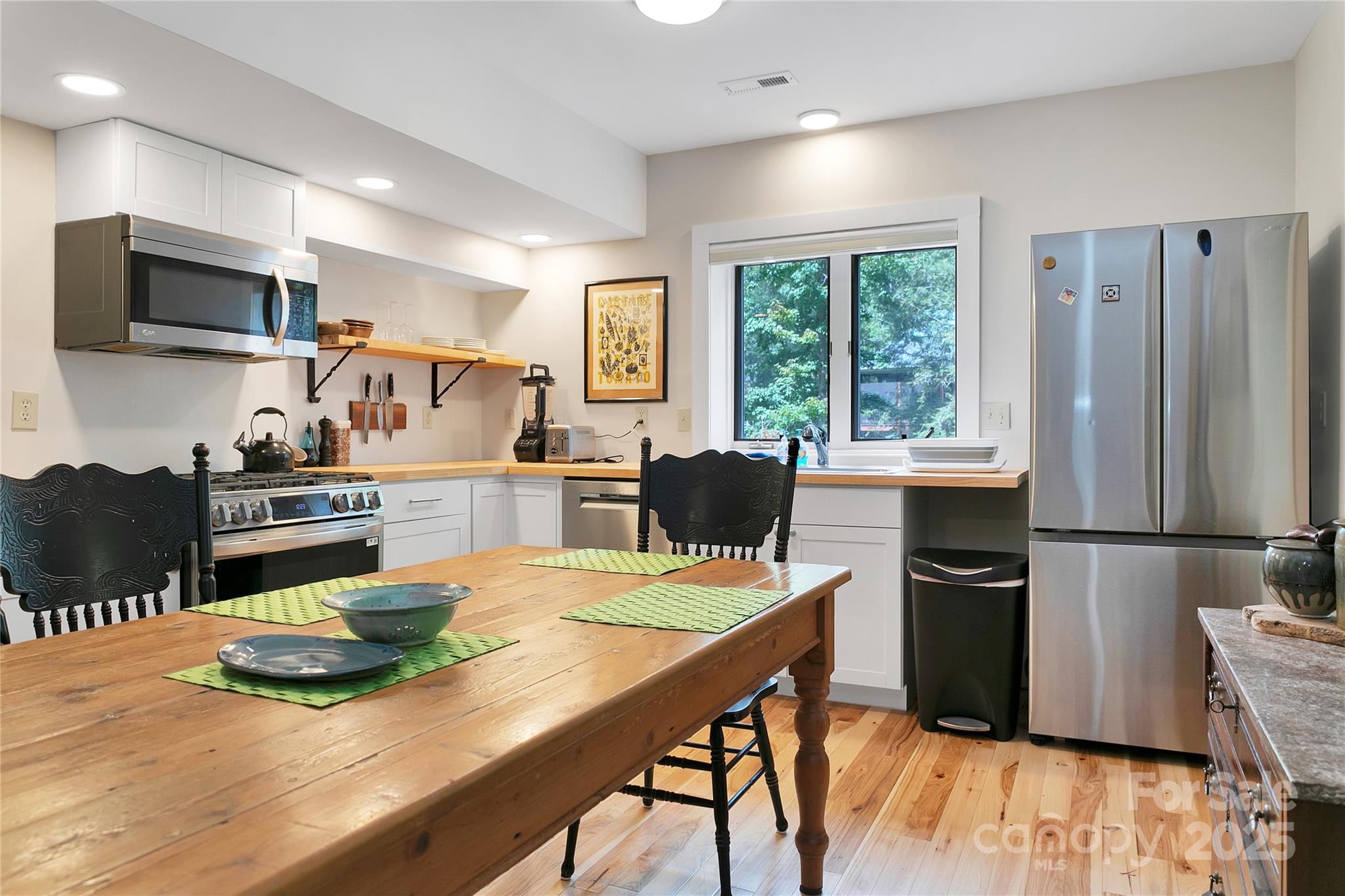 Brevard, North Carolina, 28712, United States, 4 Bedrooms Bedrooms, ,5 BathroomsBathrooms,Residential,Active,1953267