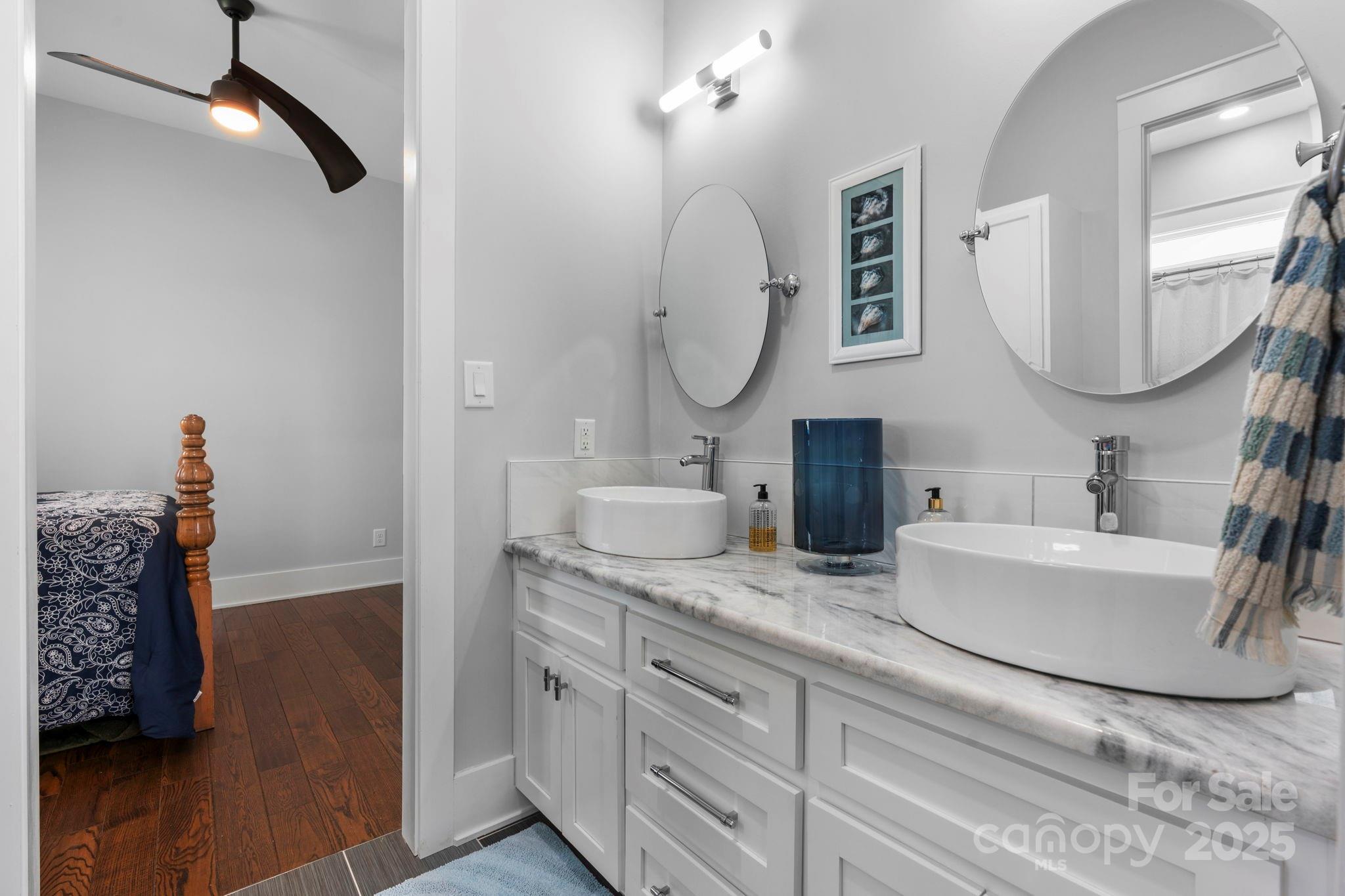 Hickory, North Carolina, 28602, United States, ,4 BathroomsBathrooms,Residential,Active,1894779